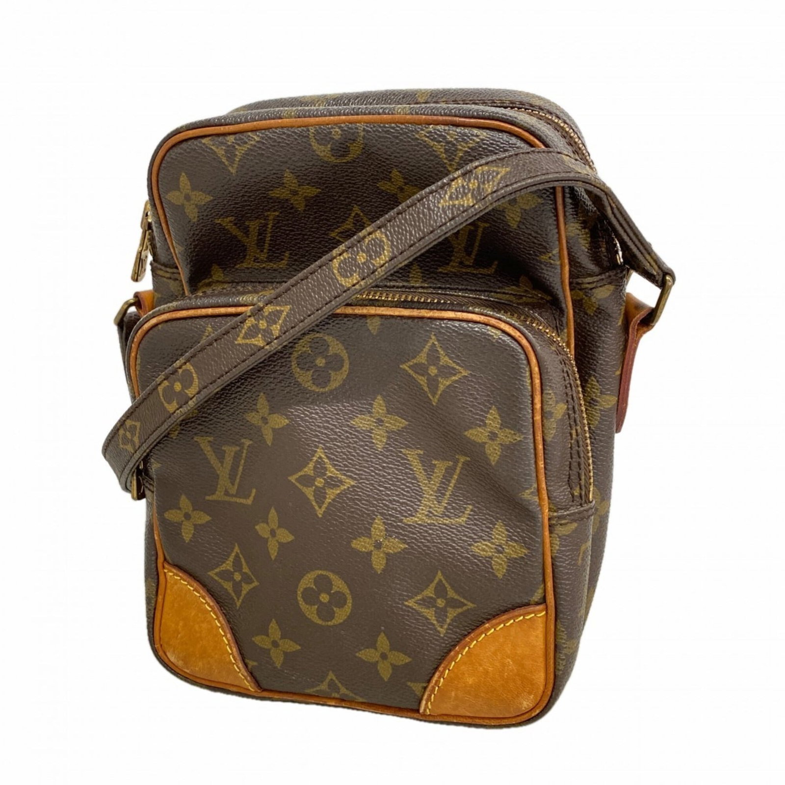 Shoulder Bag By Louis Vuitton: Shoulder Bag By Louis Vuitton The Louis Vuitton shoulder bag boasts sleek, timeless design with its 21cm x 15cm x 9cm dimensions. Crafted in rich brown leather, the M45236 model showcases classic LV m