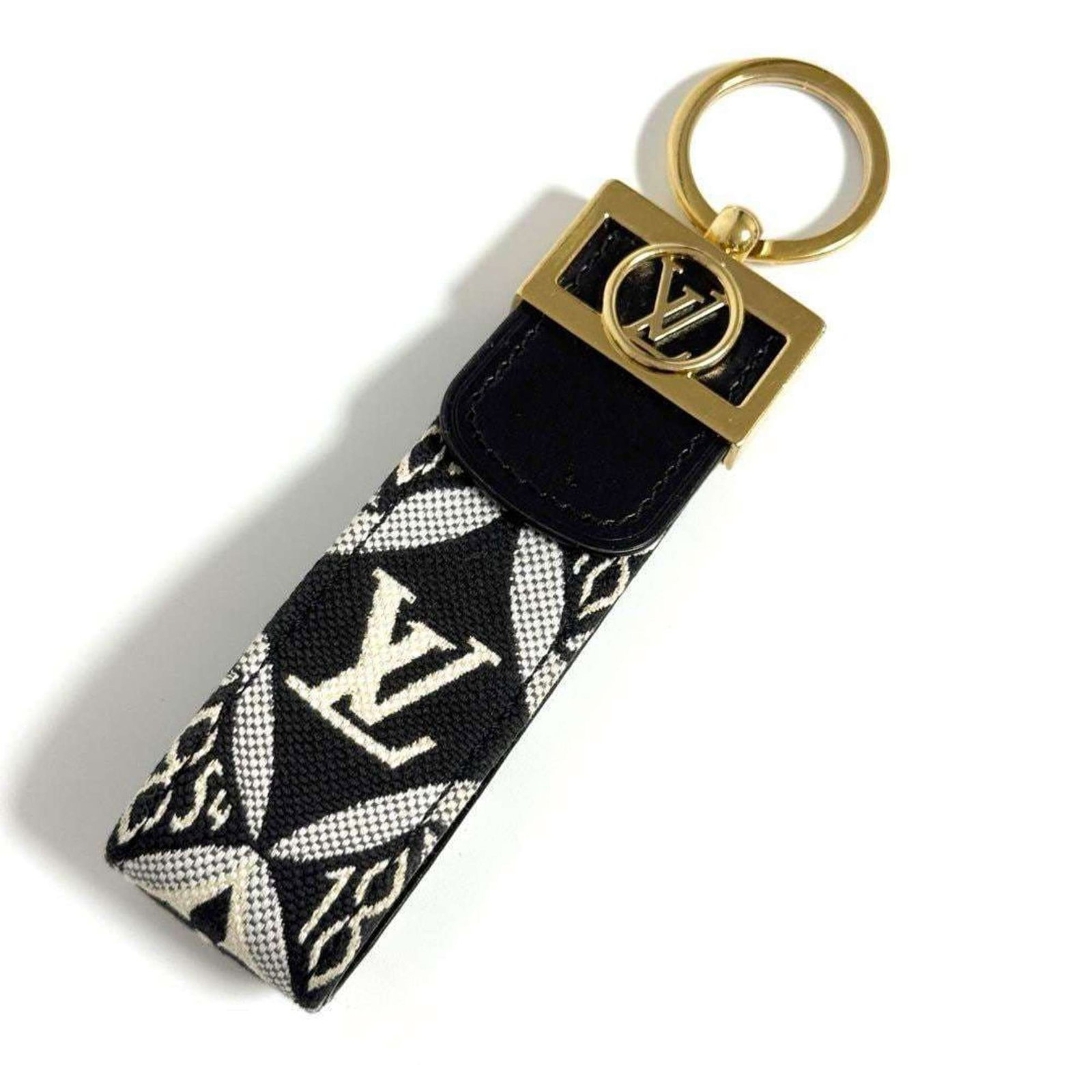 Keyring Metal Louis Vuitton Leather: Keyring Metal Louis Vuitton Leather Metal Louis Vuitton Leather Keyring stands out with its sleek design, combining metal and leather in a stylish keyring. Measuring 13cm x 3cm, it makes for a compact