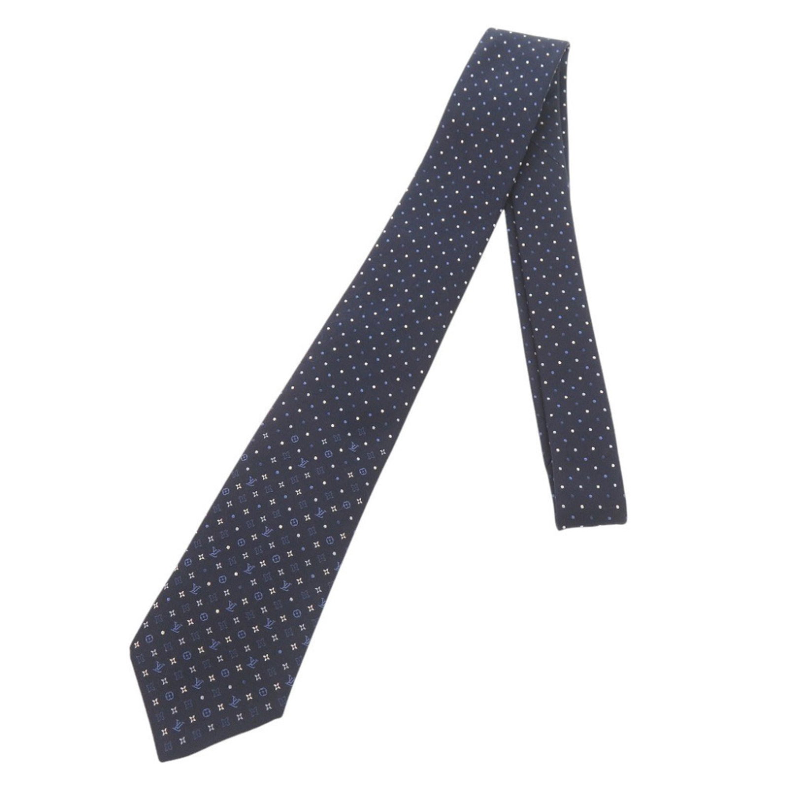 Cravat Silk from Louis Vuitton: Cravat Silk from Louis Vuitton Silk cravat from Louis Vuitton, measuring 149cm in length and 8cm in width, crafted from high-quality silk material. This navy-colored accessory bears a signature from t
