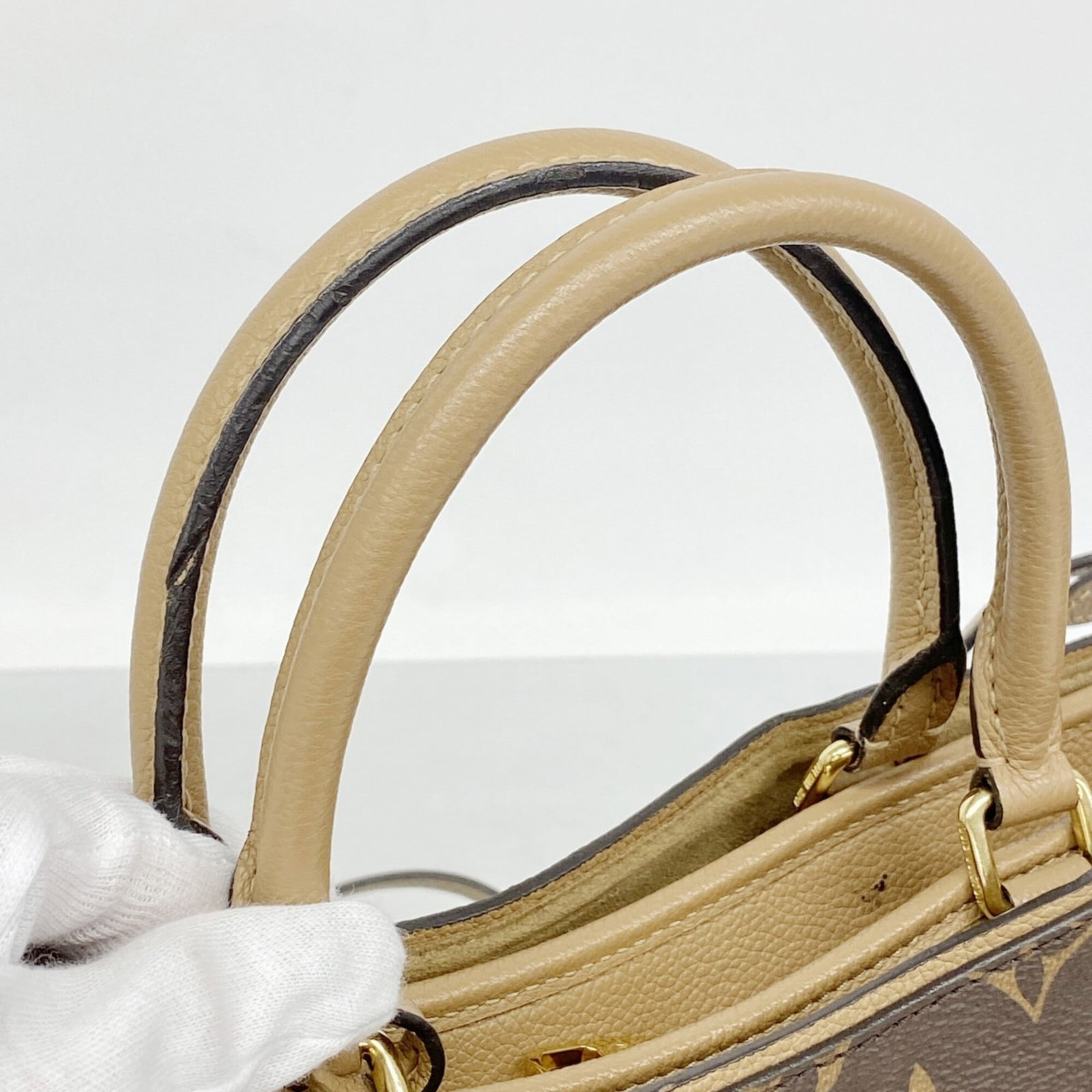 Louis Vuitton Handbag - 10