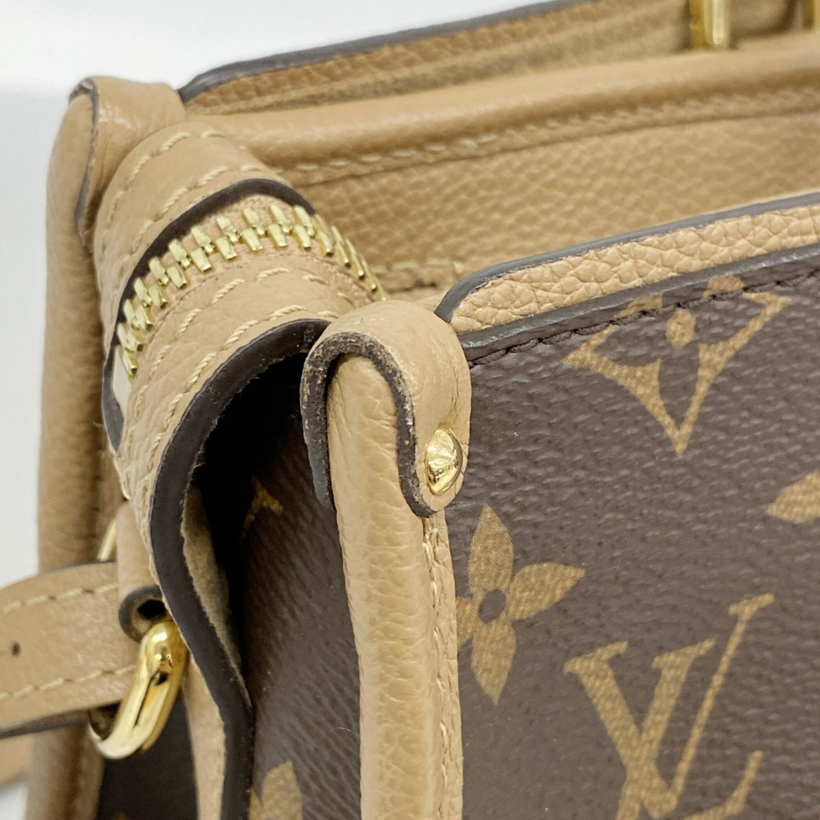 Louis Vuitton Handbag - 7