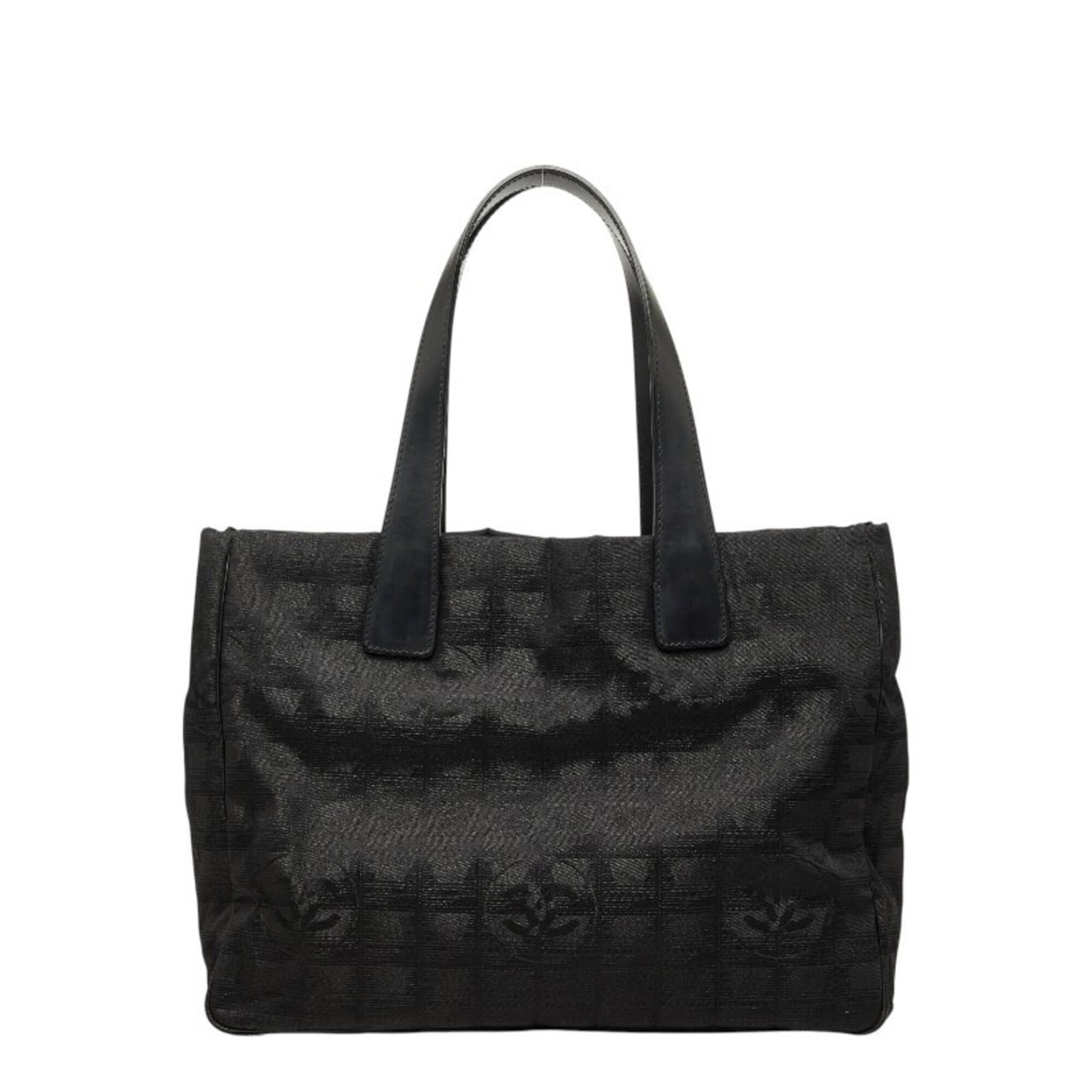 Handbag Chanel Tote Nylon Leather: Handbag Chanel Tote Nylon Leather Nylon and leather combine in this sleek Chanel tote bag, measuring 26cm x 34cm x 14.5cm. The black color provides a timeless look, while the structured design makes i