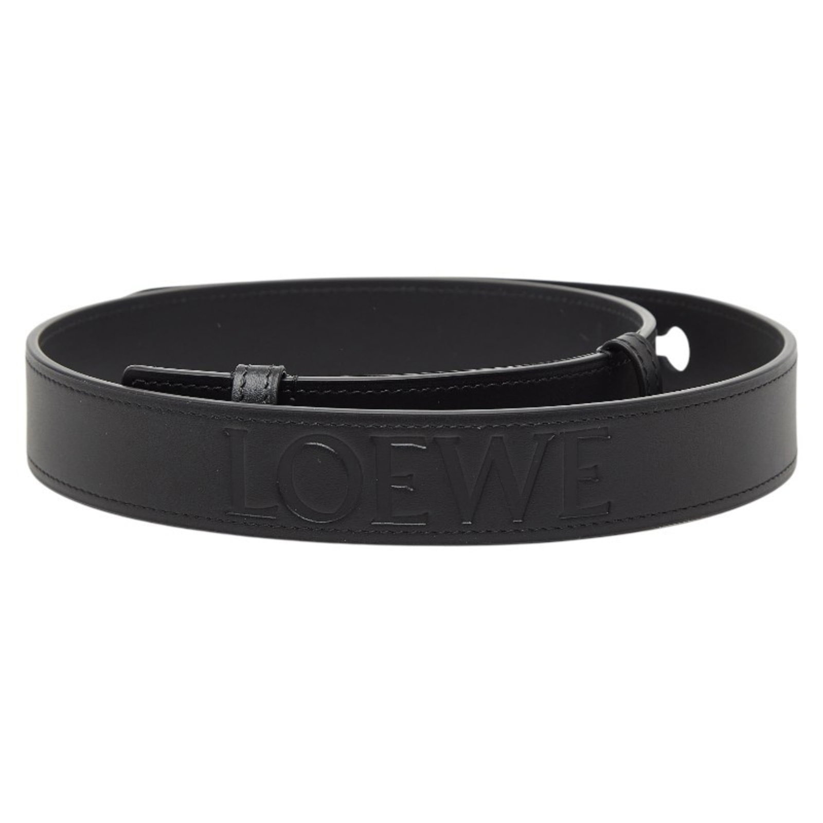 Loewe Belt Standard: Loewe Belt Standard Standard Loewe Belt in Black Leather. This classic belt features three adjustable holes, made from high-quality black leather, and measures between 28.34'' - 32.48''. Its sleek des