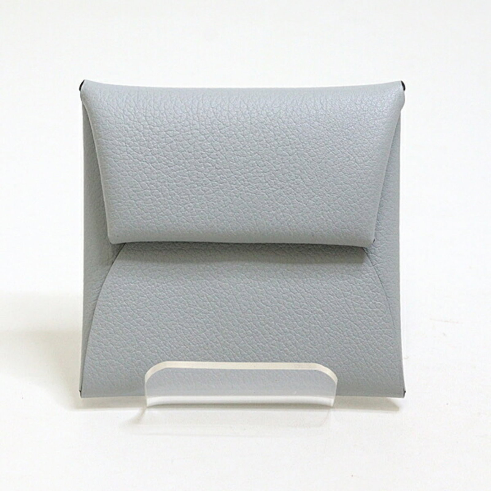 Hermes Coin Purse/ Coin Case Evercalf Leather: Hermes Coin Purse/ Coin Case Evercalf Leather Evercalf leather craftsmanship meets timeless elegance in this Hermes Coin Purse/ Coin Case. Made with high-quality Evercalf leather, this compact accesso