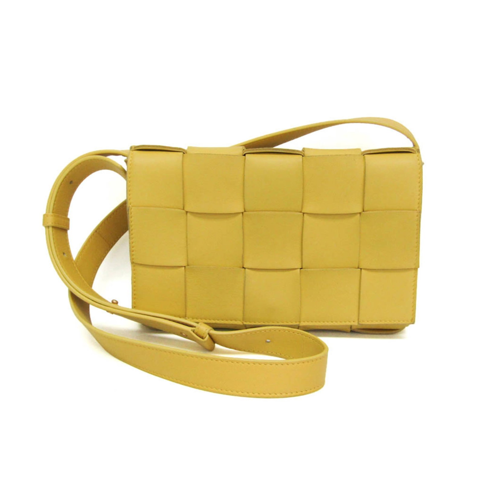 Bottega Veneta Shoulder Bag Leather: Bottega Veneta Shoulder Bag Leather Bottega Veneta's Cassette shoulder bag boasts a vibrant yellow hue and elegant design, featuring a sturdy lamb leather construction. The bag's interior pockets, inc