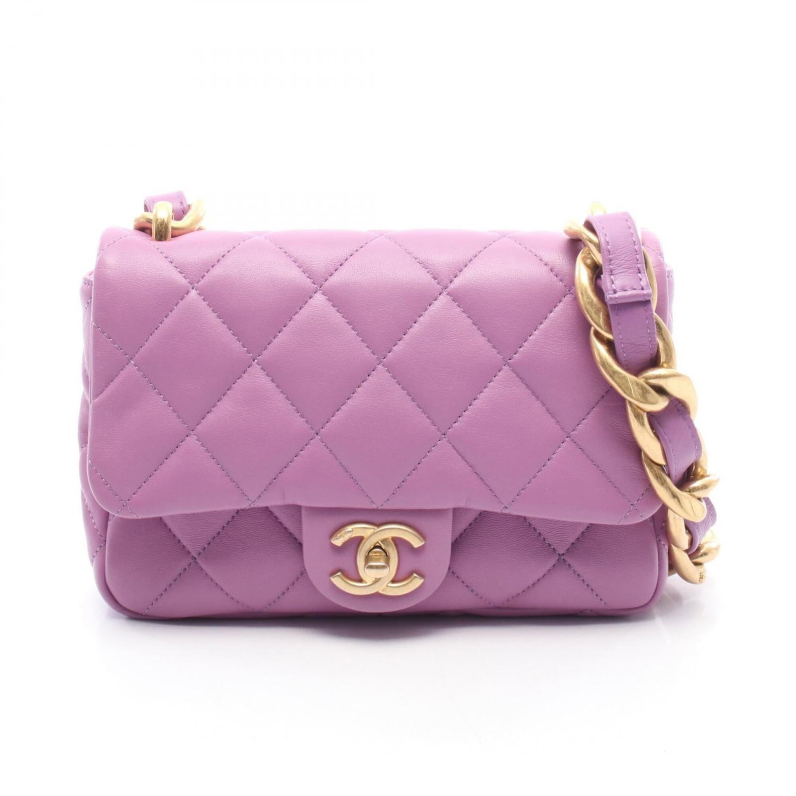 Chanel Handbag Shoulder Bag Leather: Chanel Handbag Shoulder Bag Leather Purple lambskin Chanel shoulder bag with classic design, featuring leather construction and precise measurements. Measuring 15cm x 21cm x 4.5cm, this stylish