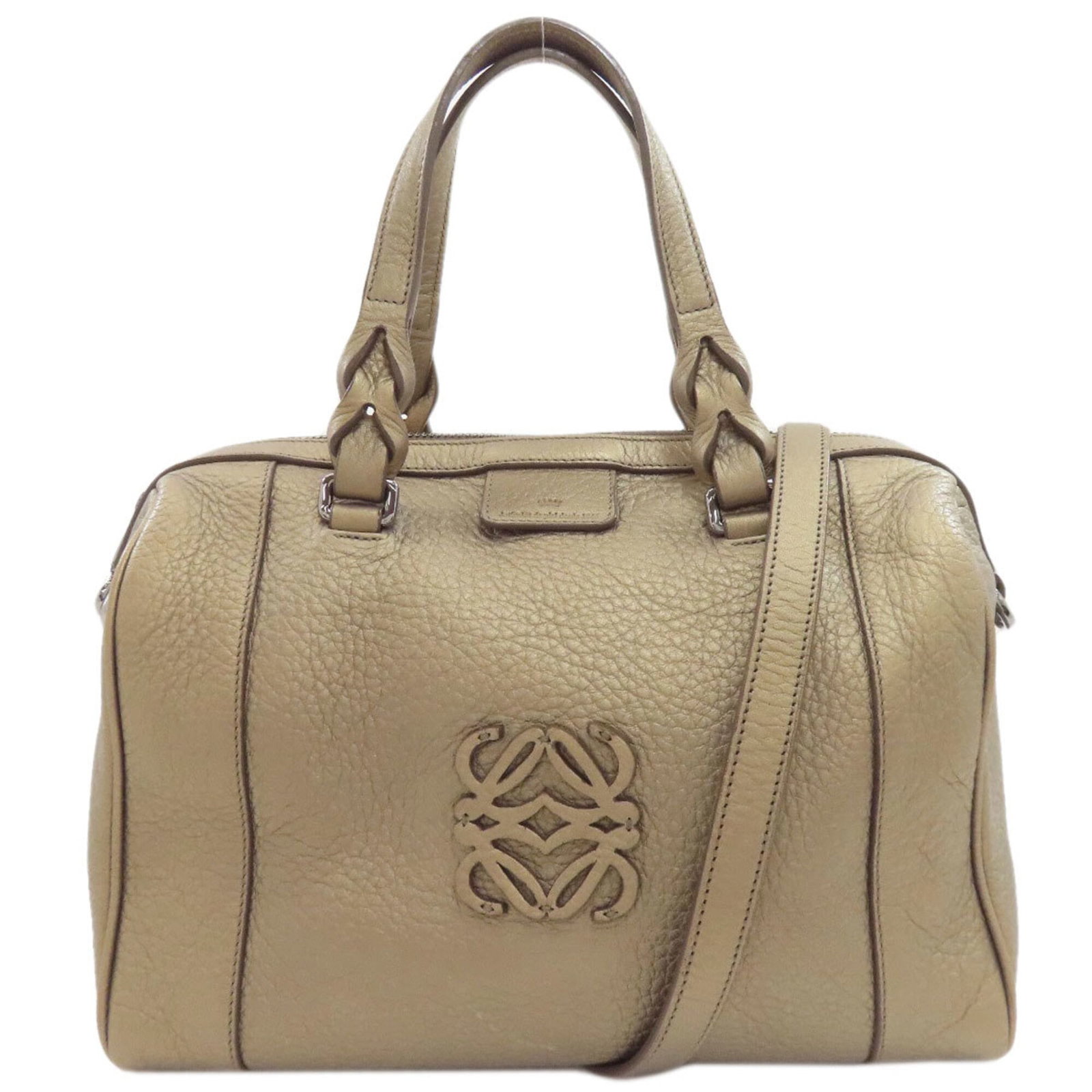Handbag Leather from Loewe: Handbag Leather from Loewe Gold calfskin handbag from Loewe, measuring 17cm x 25.5cm x 13cm in size. This leather bag boasts a luxurious gold color and high-quality craftsmanship. Made from genuine