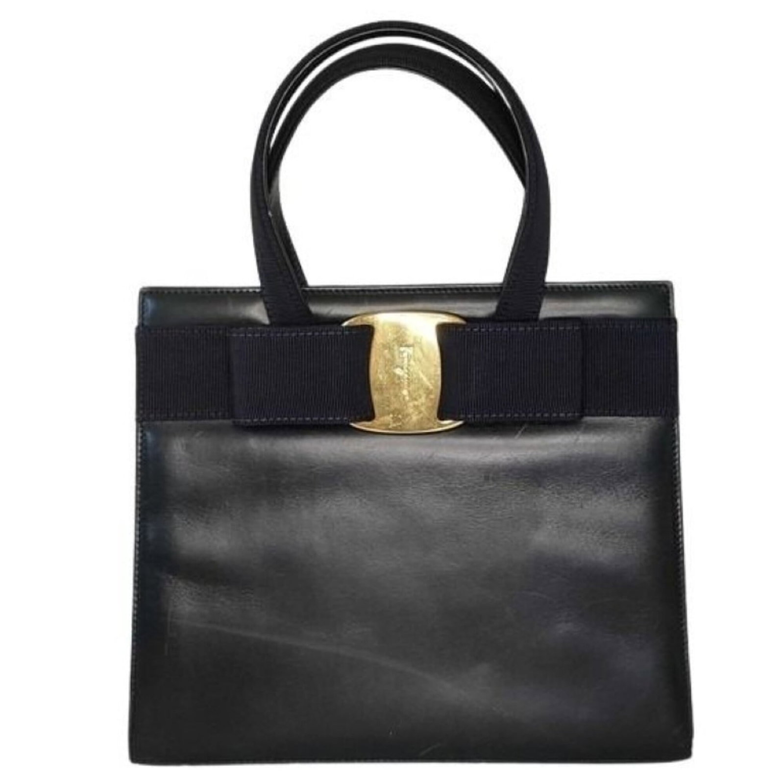 Handbag Leather Salvatore Ferragamo: Handbag Leather Salvatore Ferragamo Navy leather handbag from Salvatore Ferragamo, Italy. This classic design measures 21cm x 24cm x 10cm and features high-quality leather construction. A stylish