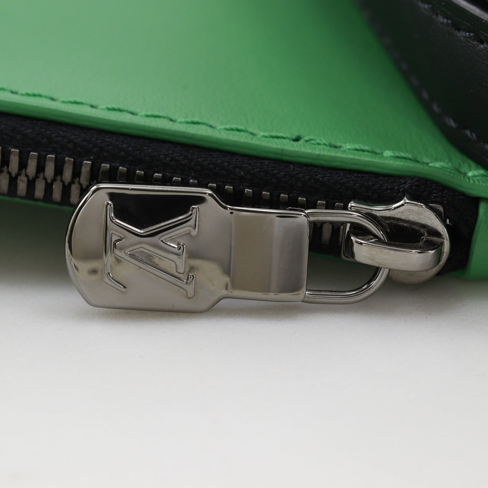 Sling bag with monogram eclipse from Louis Vuitton - 10