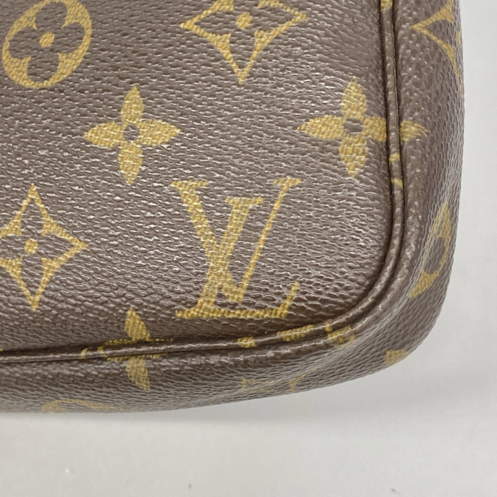 Louis Vuitton Pouch - 8