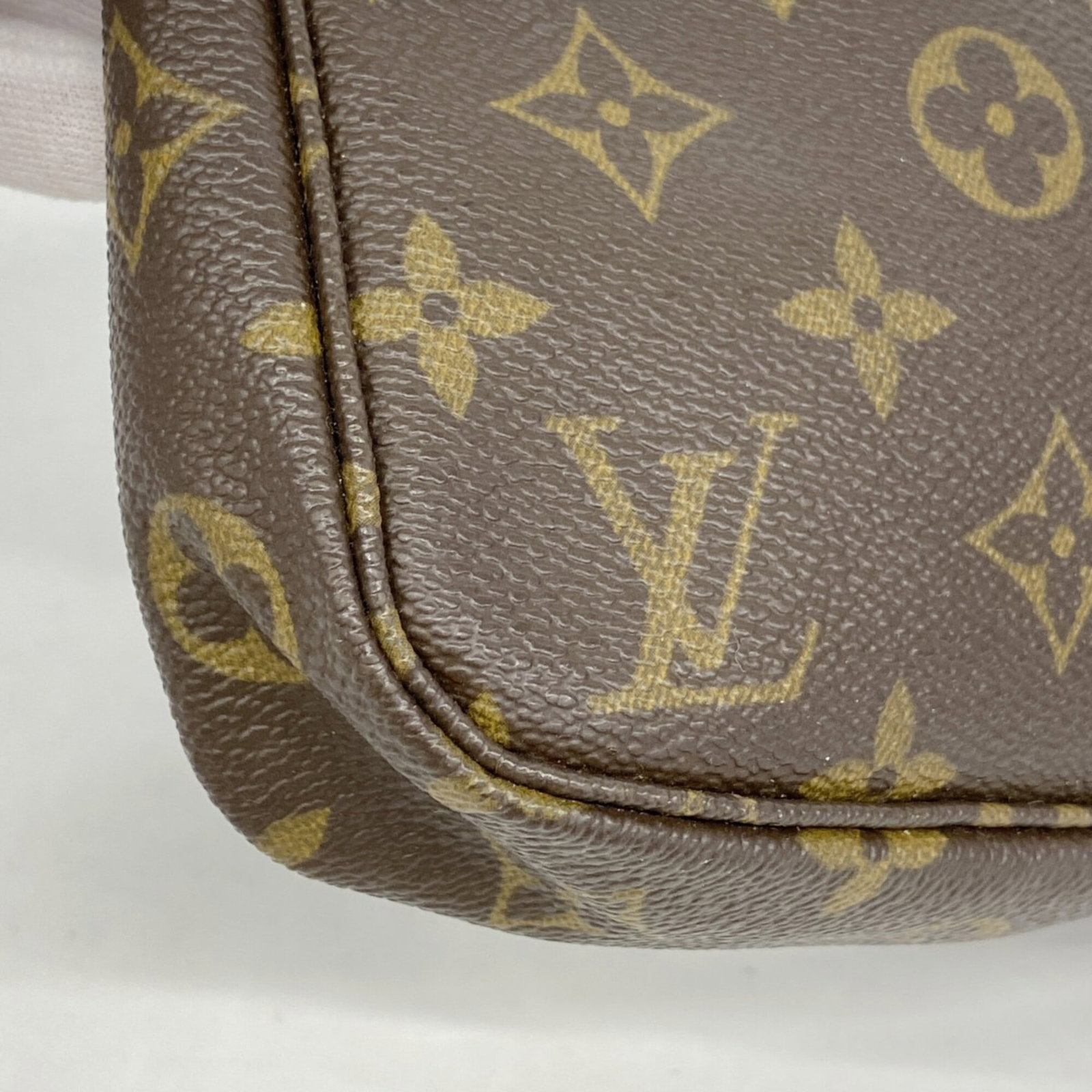 Louis Vuitton Pouch - 6