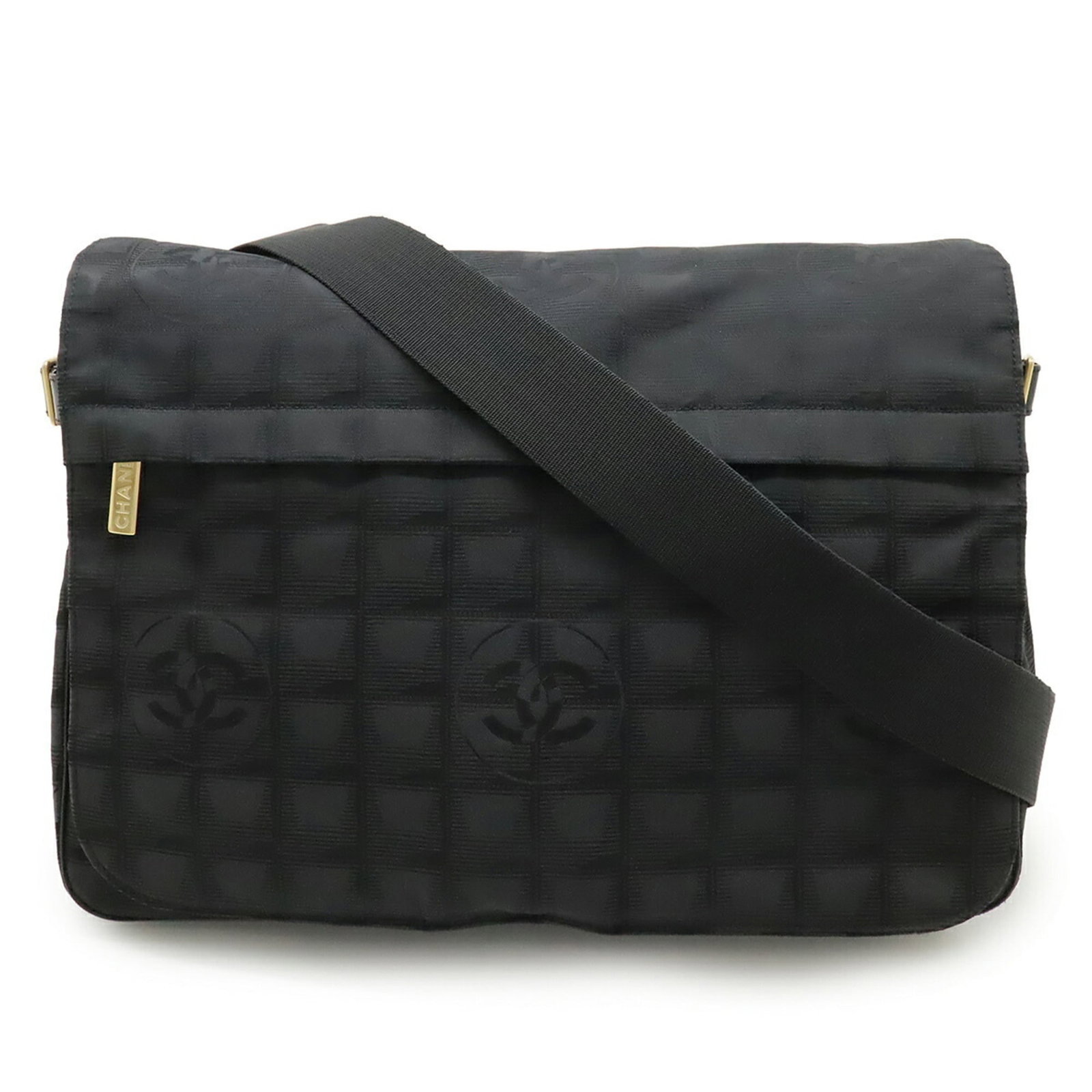 Travel New Shoulder Bag Chanel: Travel New Shoulder Bag Chanel New Chanel Travel Shoulder Bag in Black with Dust Bag. This stylish shoulder bag features the iconic Chanel design, crafted from high-quality materials and boasting a sl