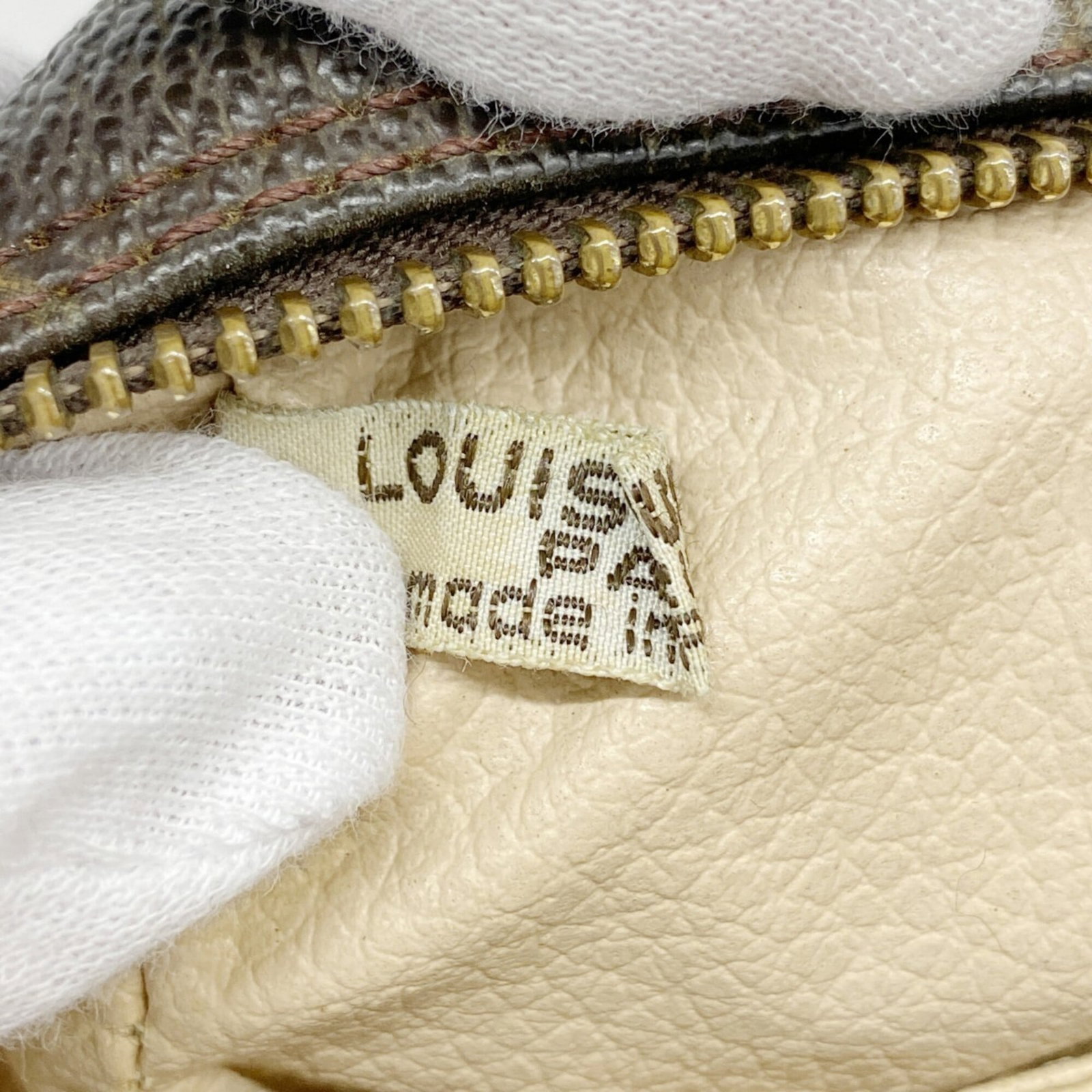 Louis Vuitton Pouch - 5