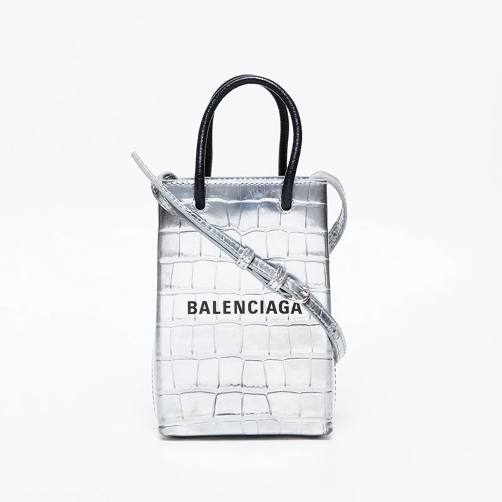 Balenciaga Shoulder Bag Leather: Balenciaga Shoulder Bag Leather Silver Balenciaga Shoulder Bag Leather, measuring 18cm x 12cm x 4cm, features a sleek design with adjustable strap length from 62cm to 118cm and a handle drop of