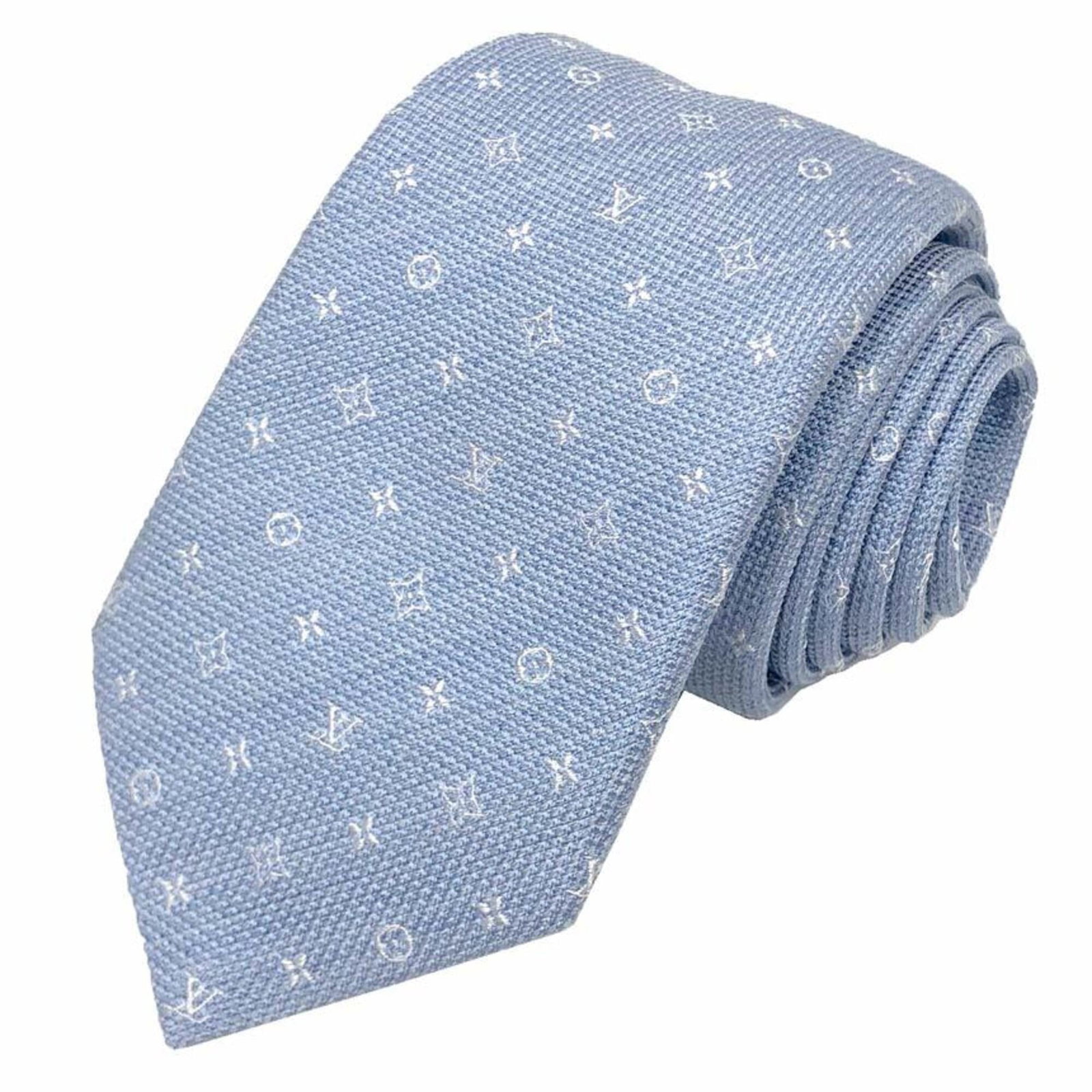 Louis Vuitton Cravat Silk 100%: Louis Vuitton Cravat Silk 100% The Louis Vuitton cravat silk scarf boasts vibrant blue and light blue hues, crafted from 100% luxurious silk. Measuring 148cm in length and 7cm in width, this stylish a