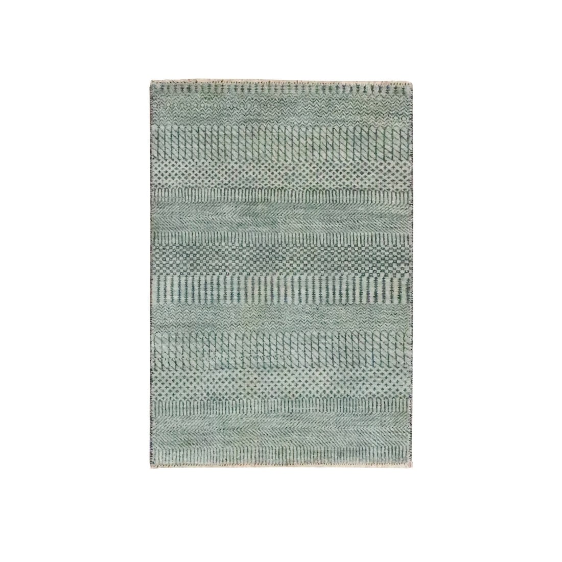 2'x3' Medium Gray Wool and Silk Modern Grass Design Hand Knotted Mat Rug: 2'x3' Medium Gray Wool and Silk Modern Grass Design Hand Knotted Mat Rug Medium Gray Wool and Silk Modern Grass Design Hand Knotted Mat Rug, measuring 2'0" x 3'0" (61 CM X 91 CM), boasts a unique hand