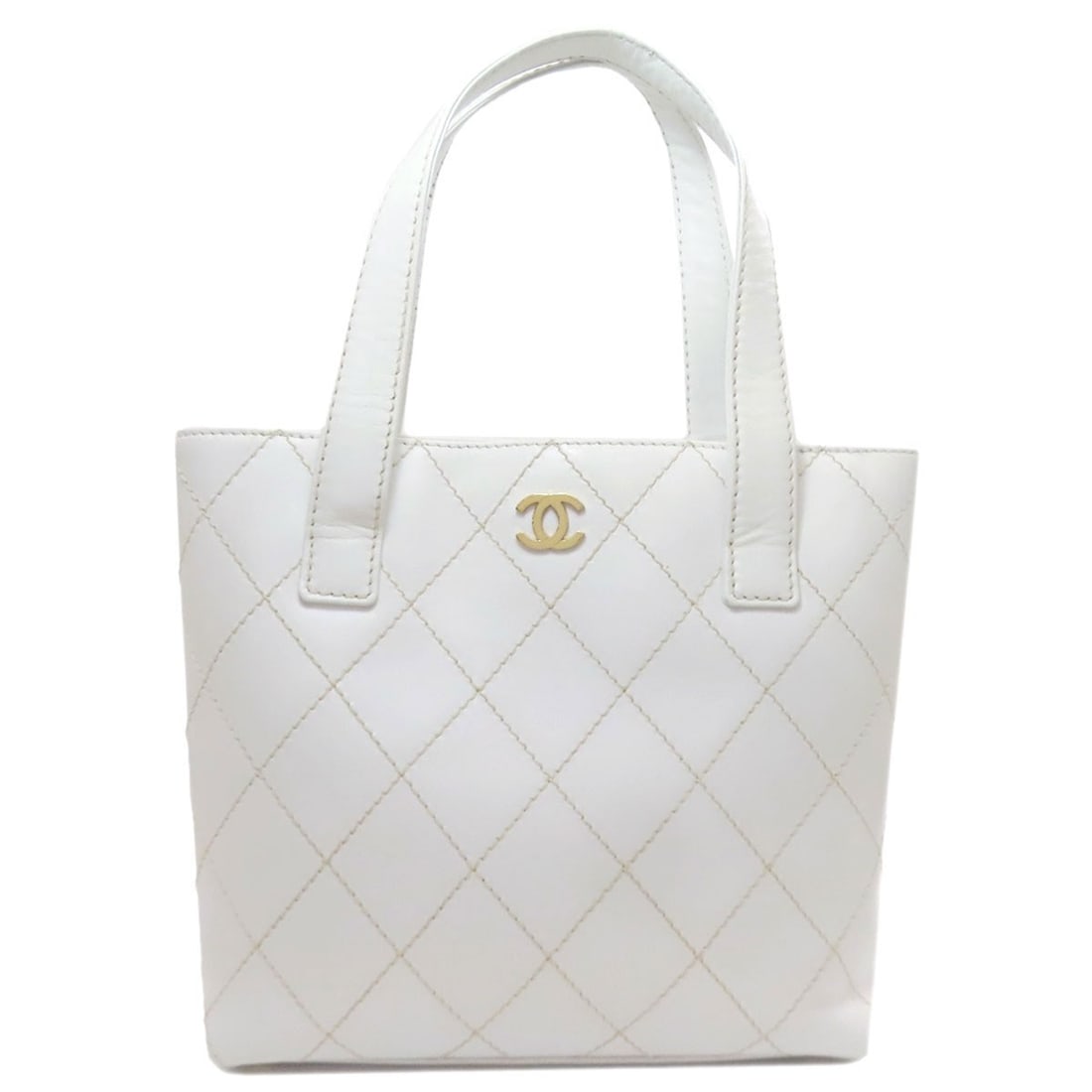Chanel Wild Stitch Goldhardware Tote Bag Calf: Chanel Wild Stitch Goldhardware Tote Bag Calf White calf leather tote bag from CHANEL, featuring gold hardware. This classic style showcases clean lines and understated elegance, making it a timeless 