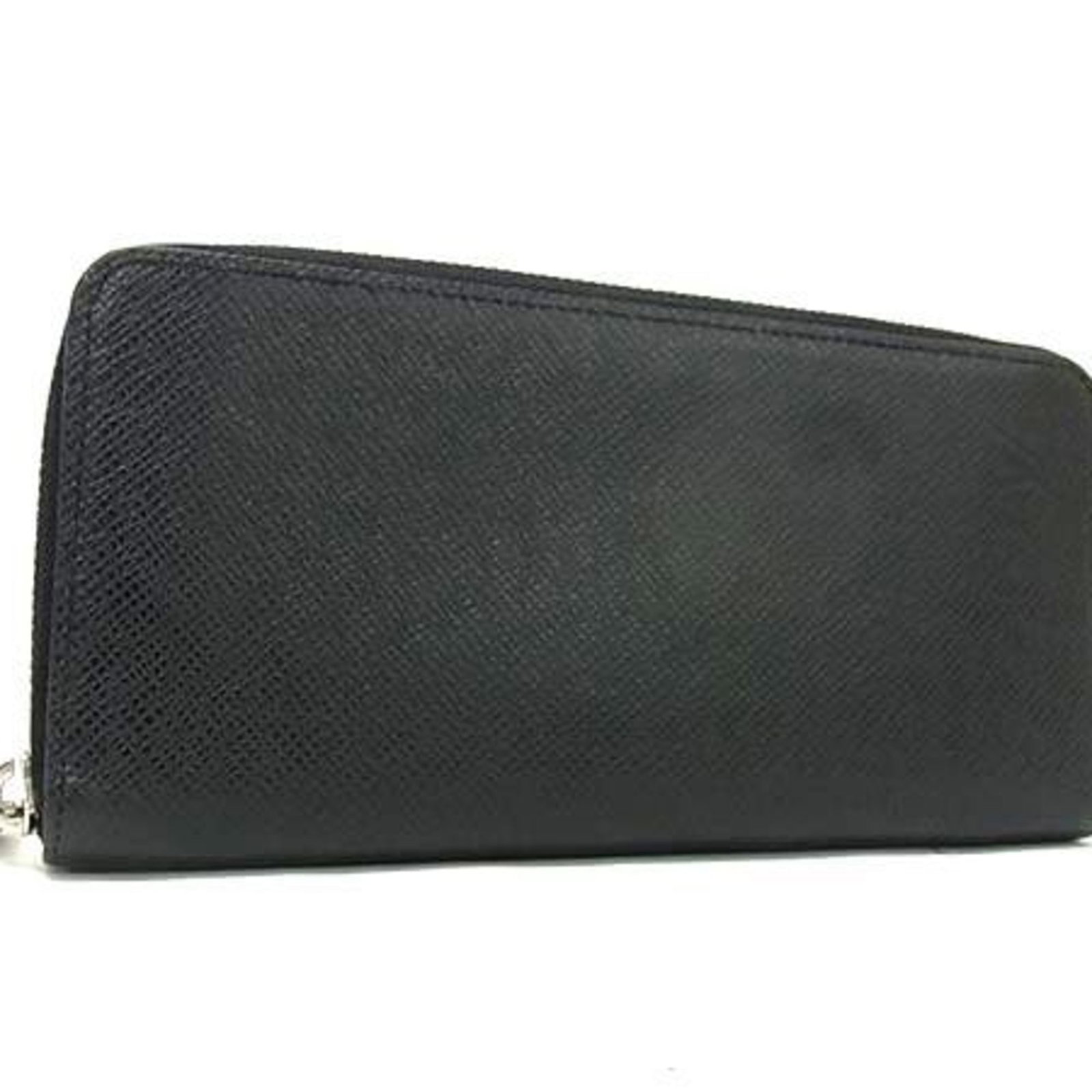 Louis Vuitton Long Wallet (Bi-Fold) Taiga Leather: Louis Vuitton Long Wallet (Bi-Fold) Taiga Leather Taiga leather gives this bi-fold wallet its distinctive look and feel, with a sleek black finish. The RFID-blocking material provides an added layer