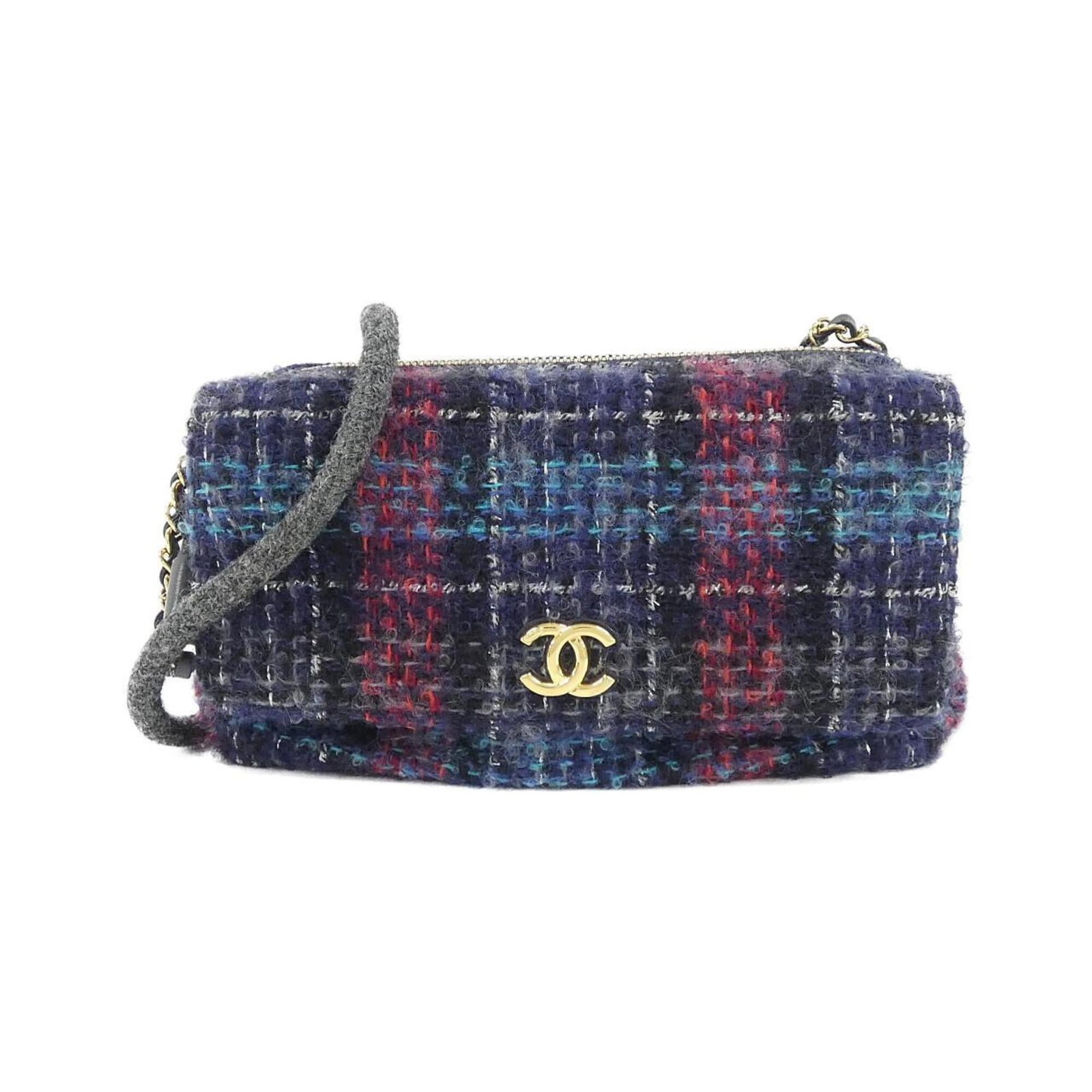 Shoulder Bag Tweed by Chanel: Shoulder Bag Tweed by Chanel This Chanel MPN 57525 Shoulder Bag features a unique Tweed material, adding a touch of rustic charm to its design. Measuring 15cm x 25cm x 8cm, it offers a stylish and