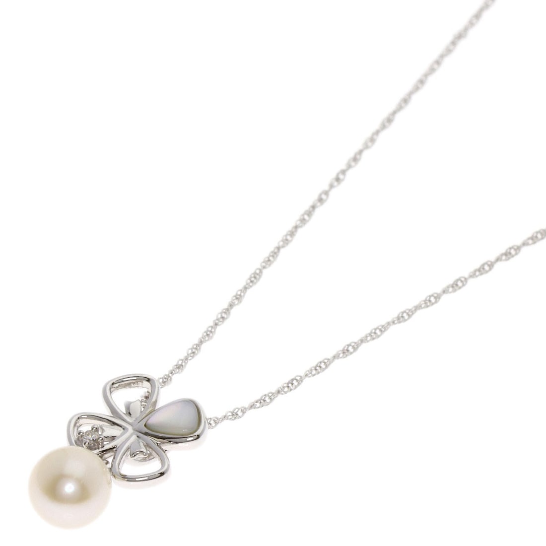 Tasaki White Pearl Necklace Diamond Shell K18: Tasaki White Pearl Necklace Diamond Shell K18 Tasaki White Pearl Necklace Diamond Shell K18 features a stunning combination of K18 white gold and a luminous pearl, set in a sleek silver-toned exterior