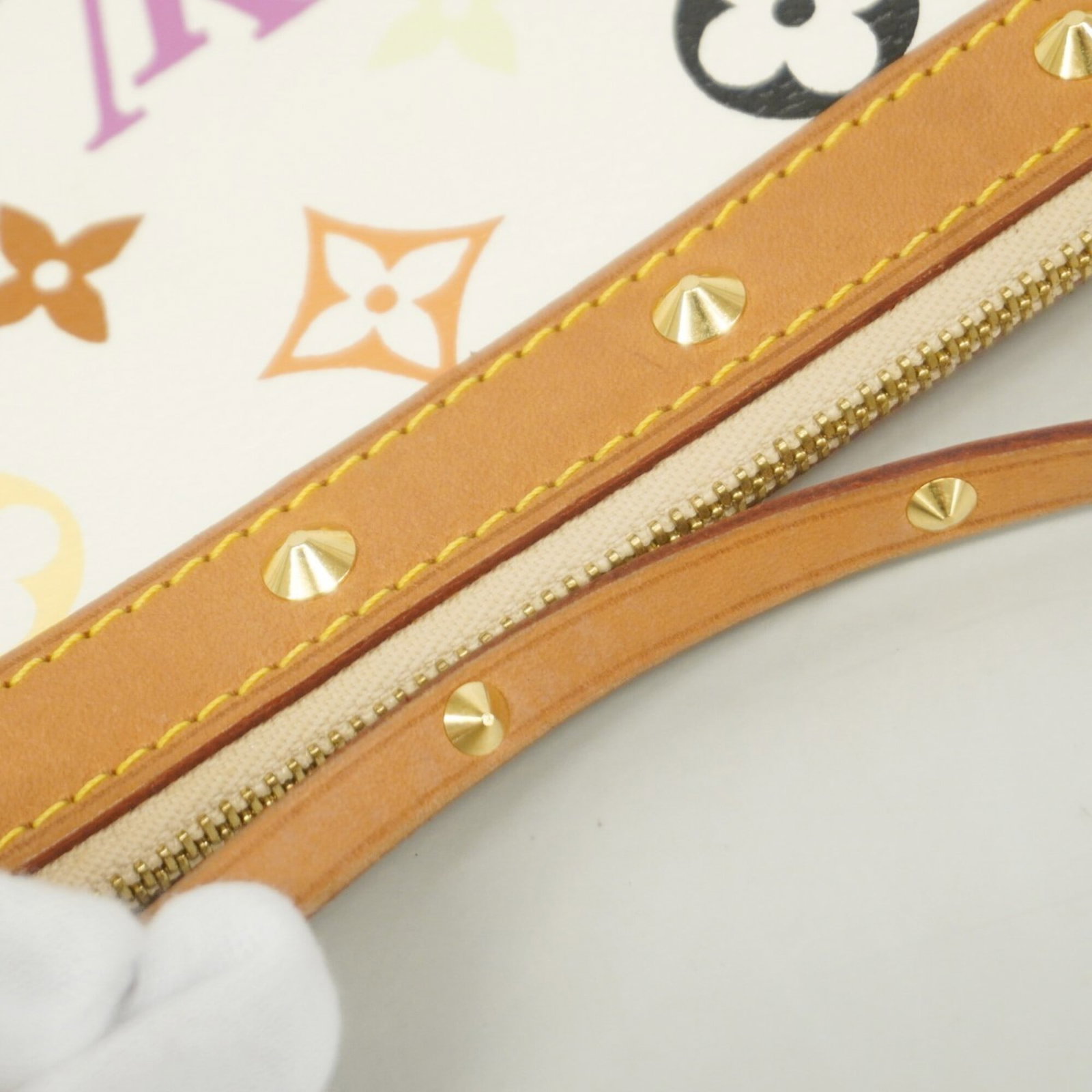 Louis Vuitton Pouch - 8