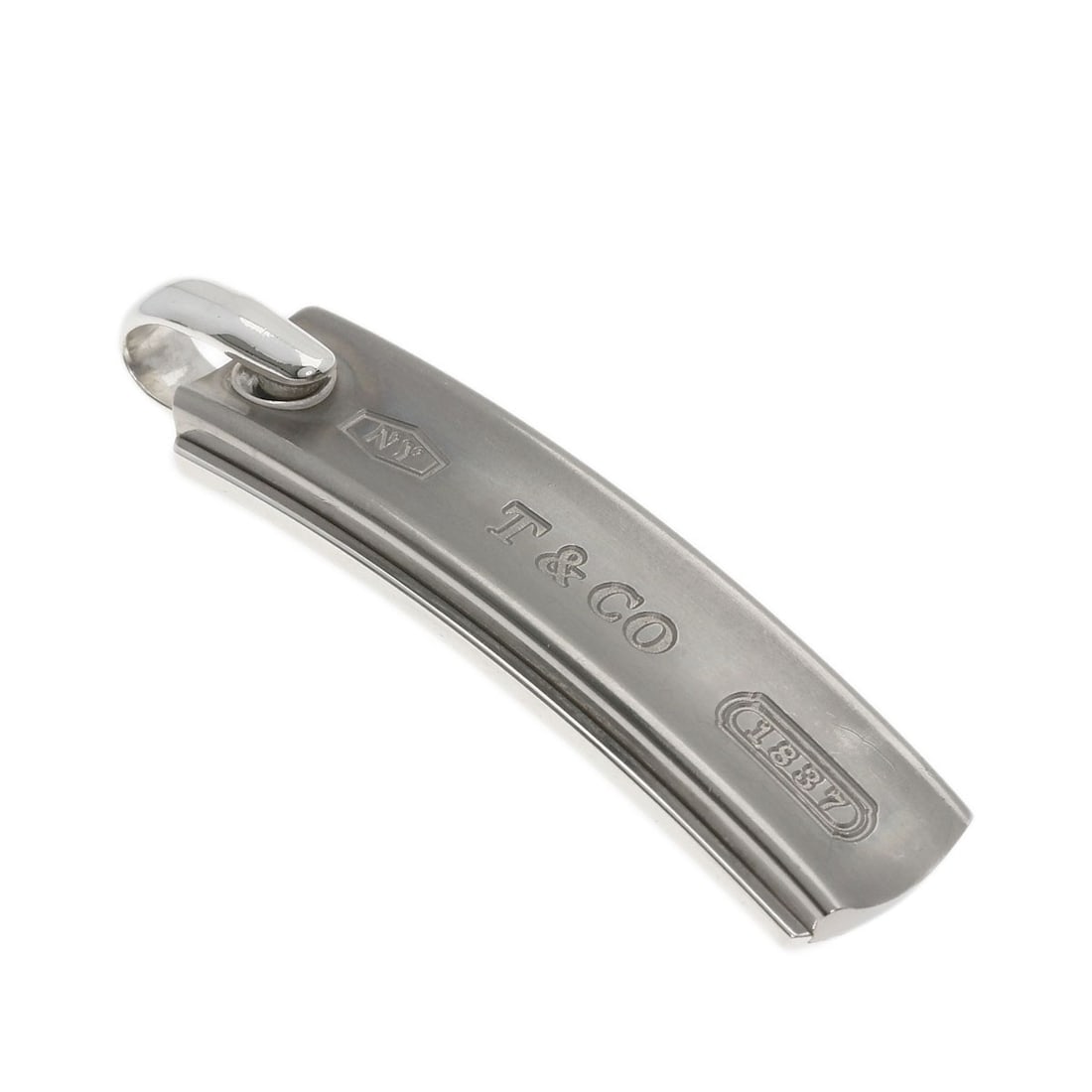 Tiffany Co Plate Silver Top Pendant: Tiffany Co Plate Silver Top Pendant The Tiffany Co Plate Silver Top Pendant boasts an elegant silver finish, showcasing the iconic style of Tiffany & Co. This sterling silver pendant top features a