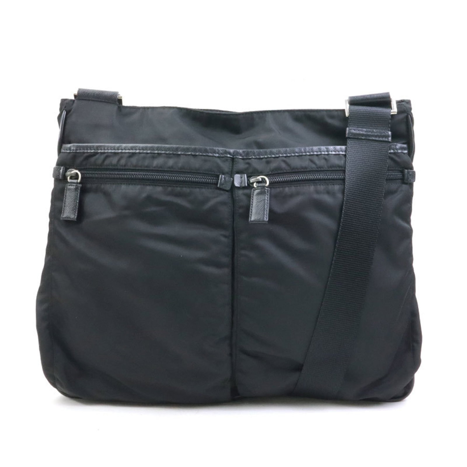 Prada Shoulder Bag Nylon: Prada Shoulder Bag Nylon This Prada Country Nylon shoulder bag features a sleek black design with a durable nylon material. Measuring 30cm x 35cm x 2.5cm, it provides a versatile and compact carry opt