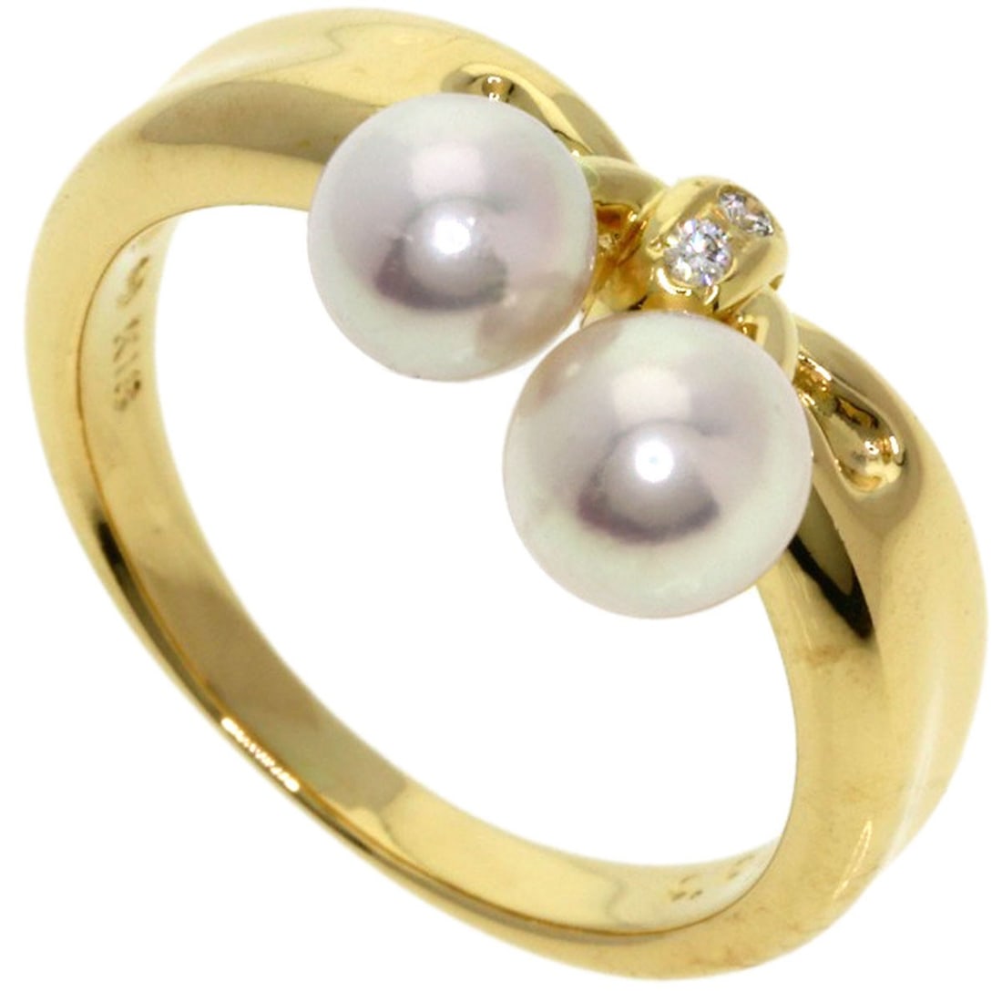 K18 Yellow Gold Diamond Pearl 2P Ring Tasaki: K18 Yellow Gold Diamond Pearl 2P Ring Tasaki K18 Yellow Gold Diamond Pearl 2P Ring Tasaki boasts a striking combination of gold metal and a delicate pearl, set in a beautiful 2P design. This elegant r