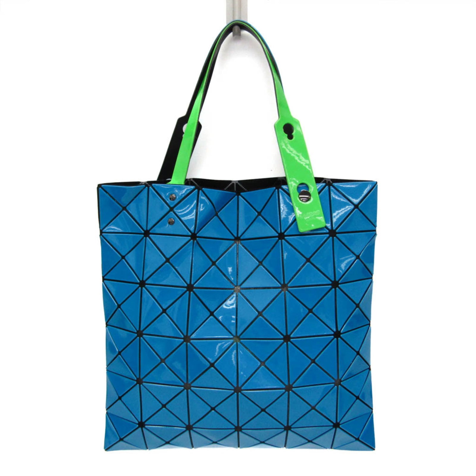 Tote Bag Polyvinyl Issey Miyake: Tote Bag Polyvinyl Issey Miyake Made from durable polyvinyl, this Issey Miyake tote bag boasts a sleek design with a black, blue, and green color palette. The bag features an open closure, adjustable 