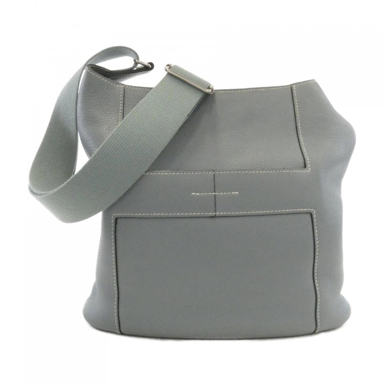 Hermes Shoulder Bag Taurillon Clemence Leather: Hermes Shoulder Bag Taurillon Clemence Leather Taurillon Clemence leather, a signature Herm?s material, adorns this elegant shoulder bag. Measuring 24cm x 27cm x 10cm, it offers a stylish and compact 