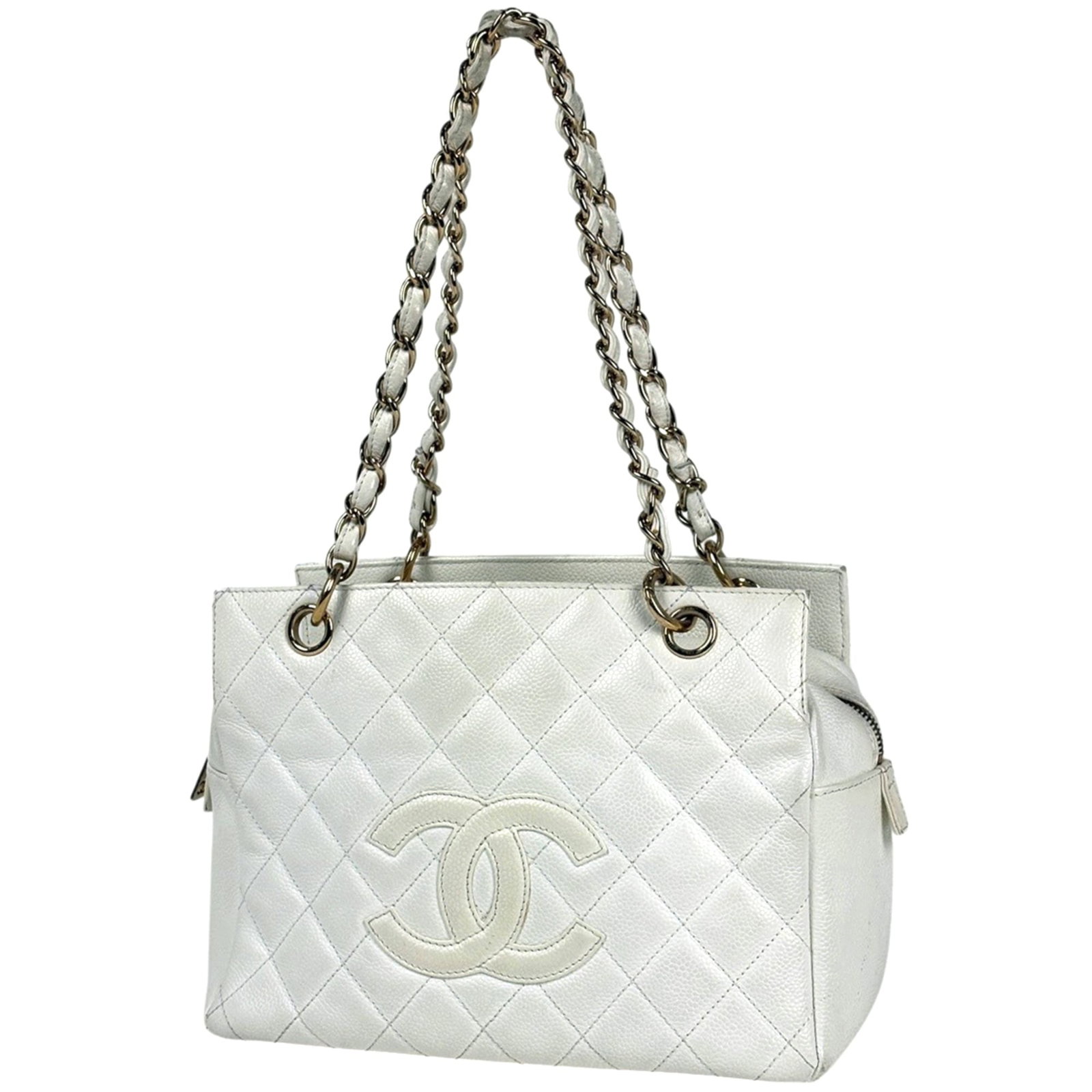 Calfskin Grained Shoulder Bag Tote Chanel: Calfskin Grained Shoulder Bag Tote Chanel This Chanel Matelasse shoulder bag tote features a stunning grained calfskin exterior, showcasing the iconic interlocking CC clasp. The crisp white color and
