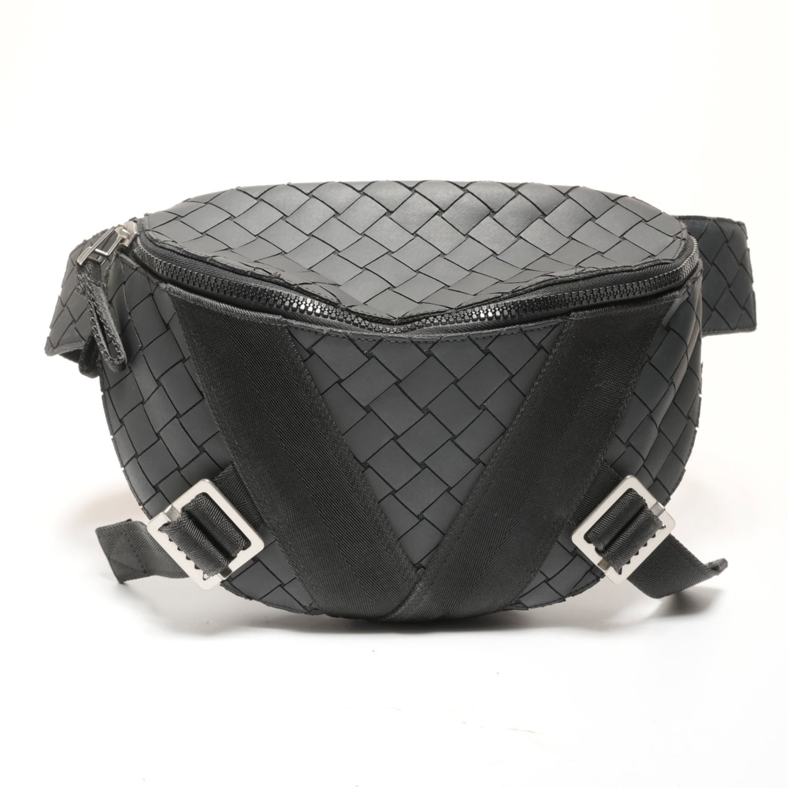 Bottega Veneta Shoulder Bag Sling Bag Rubber: Bottega Veneta Shoulder Bag Sling Bag Rubber Bottega Veneta's rubber shoulder bag features an Intrecciato design, with a sleek black color and adjustable strap length. The bag measures 22cm x 25cm x 1