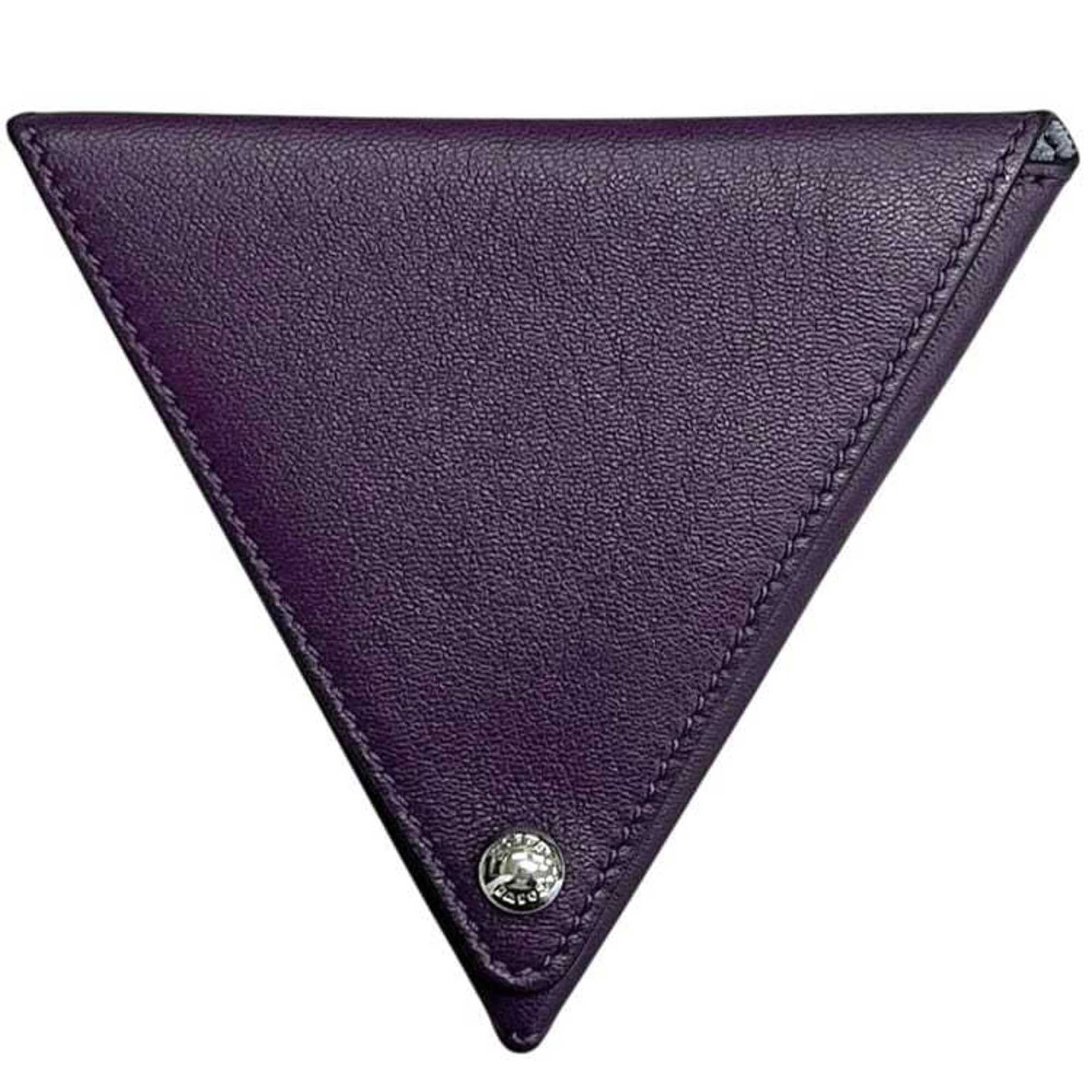 Loewe Coin Purse/ Coin Case Leather: Loewe Coin Purse/ Coin Case Leather This luxurious Loewe coin purse features rich purple leather, carefully crafted to provide a sophisticated and elegant accessory. Measuring 8.5cm x 10cm x 1cm, it o