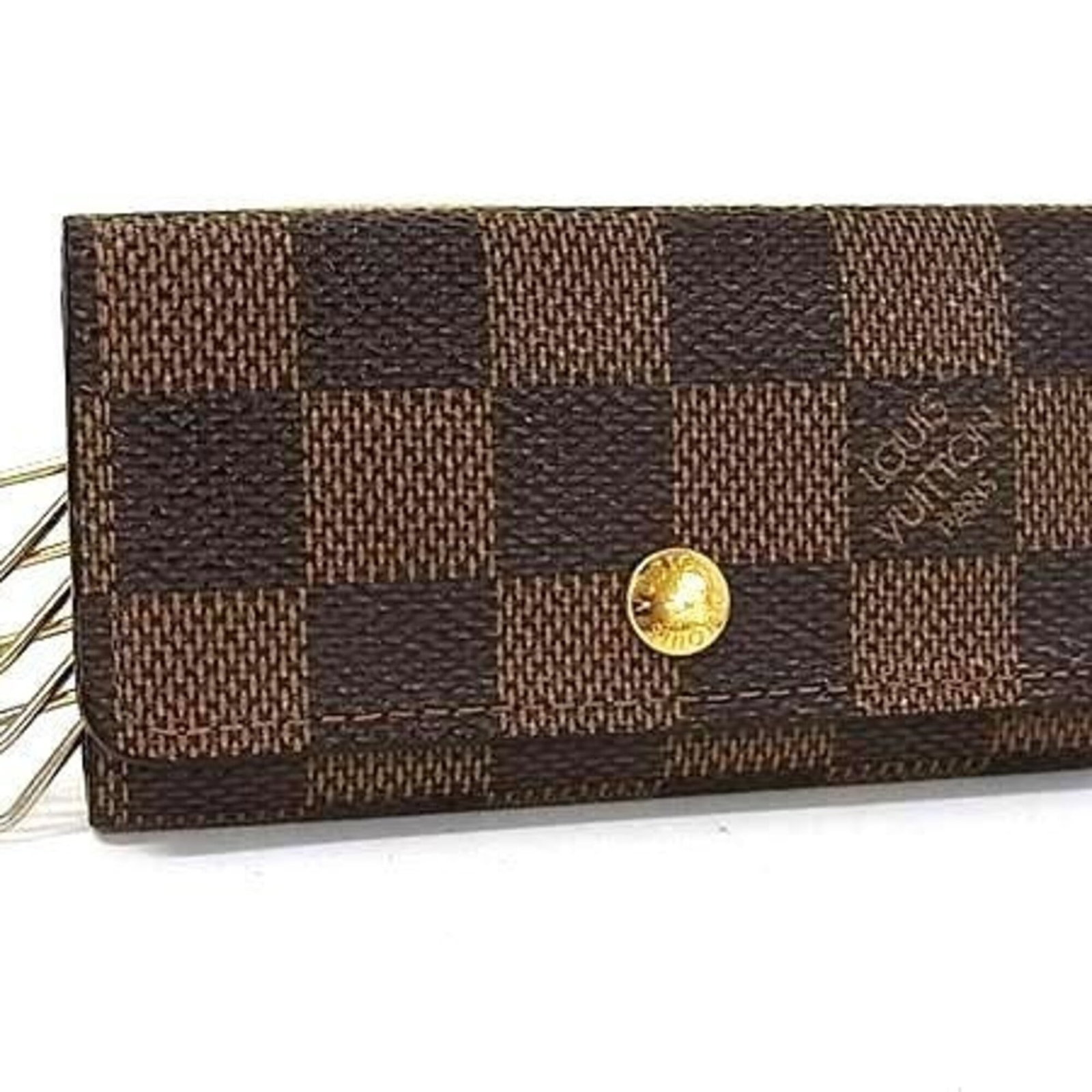 Damier canvas keycase by Louis Vuitton: Damier canvas keycase by Louis Vuitton Damier canvas keycase by Louis Vuitton, crafted from high-quality Damier canvas, features a classic design with a timeless brown color. Measuring just 5.7cm x