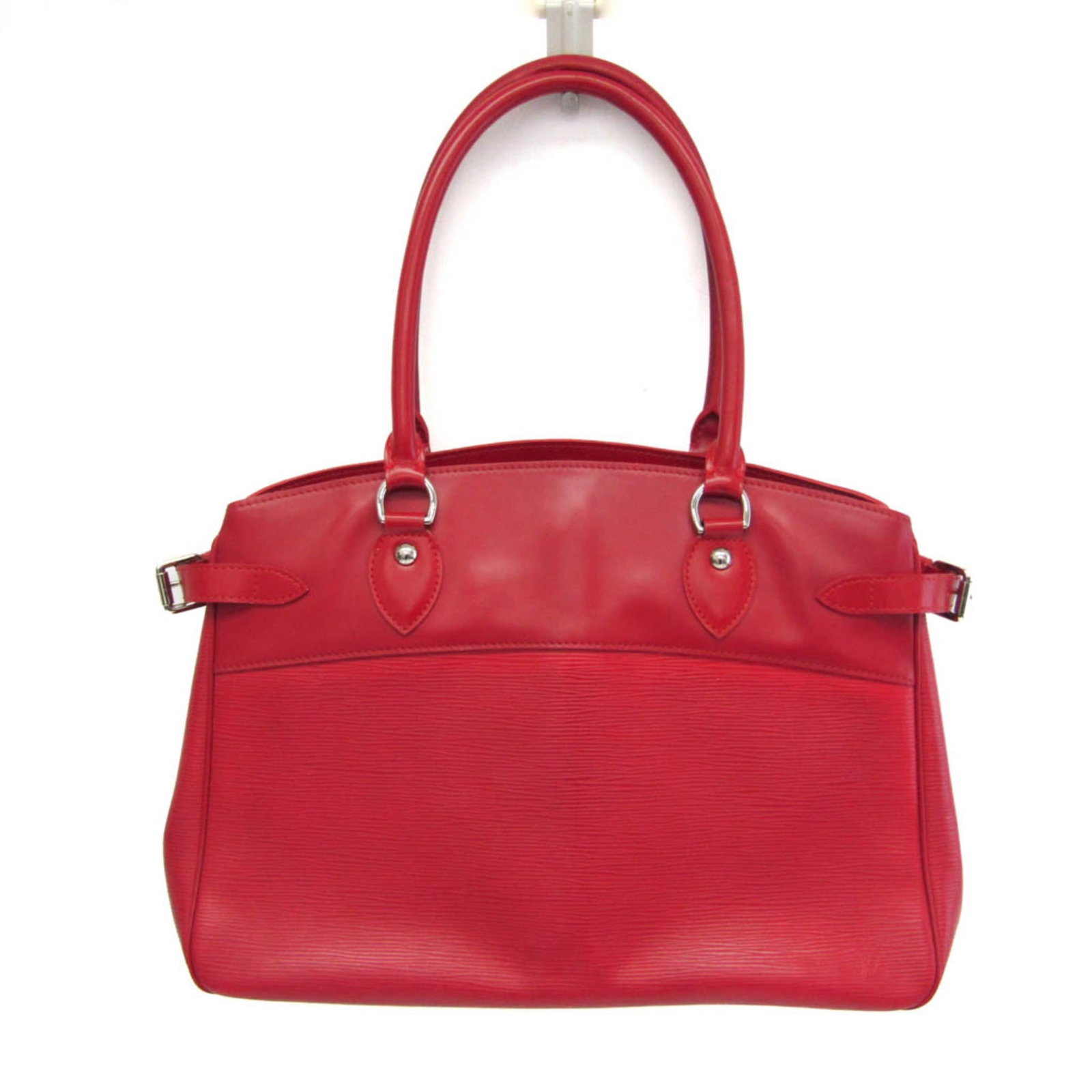 Vuitton Louis Epi Leather Handbag: Vuitton Louis Epi Leather Handbag The Louis Vuitton Passy GM M5925E Epi leather handbag boasts sleek, sophisticated design with its signature monogram pattern and elegant silver hardware. This stylish