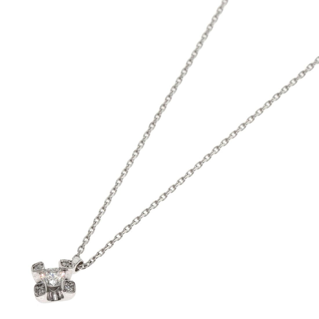Diamond necklace in white gold K18: Diamond necklace in white gold K18 K18 white gold provides a luxurious setting for the D diamond, totaling 0.12ct in weight. The necklace's silver exterior and 15.7-inch length offer a sleek, modern d