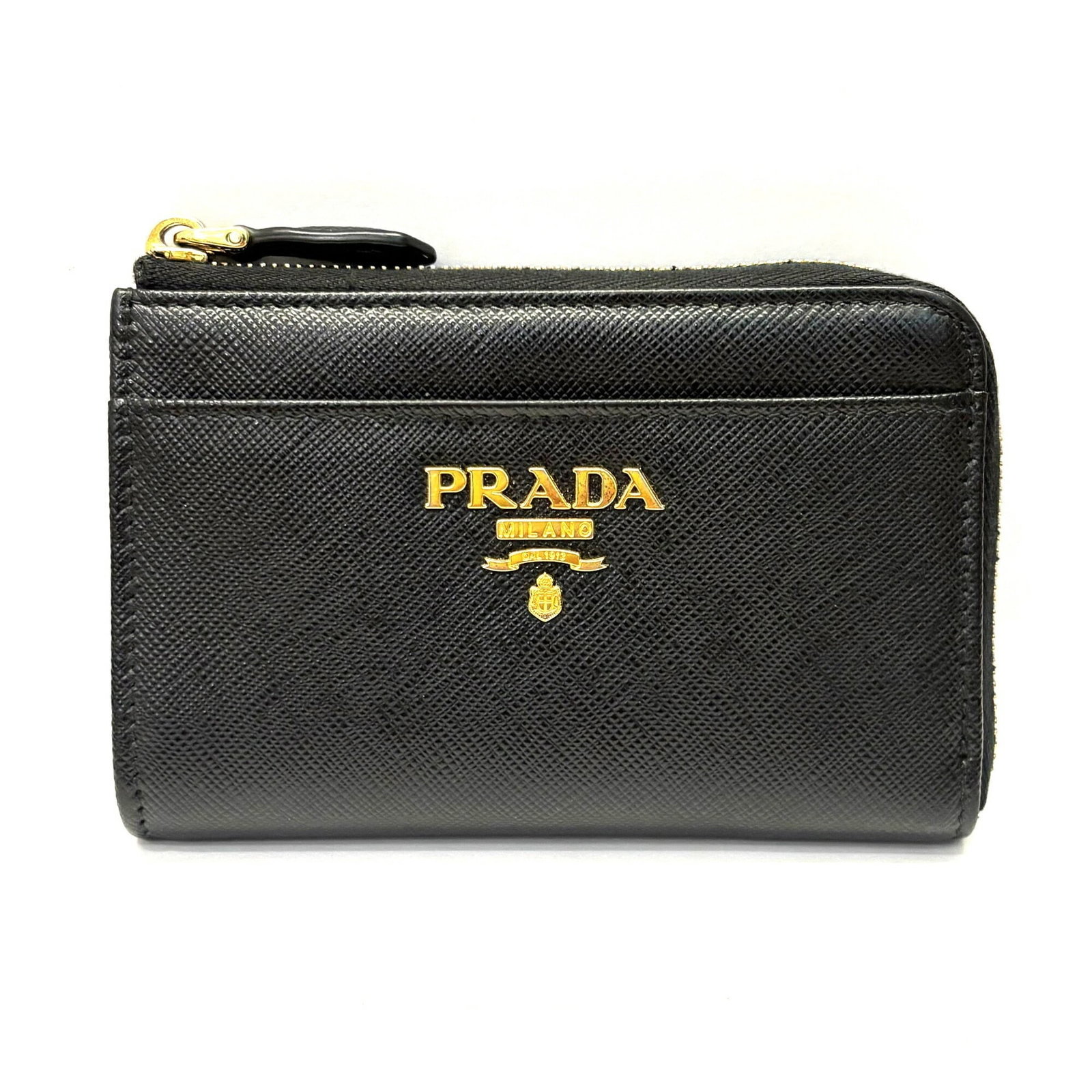 Prada Card Case Leather: Prada Card Case Leather Saffiano leather construction provides durability and sophistication to this sleek black card case from Prada. Measuring 9cm x 13.5cm x 2cm, it offers a compact yet elegant way