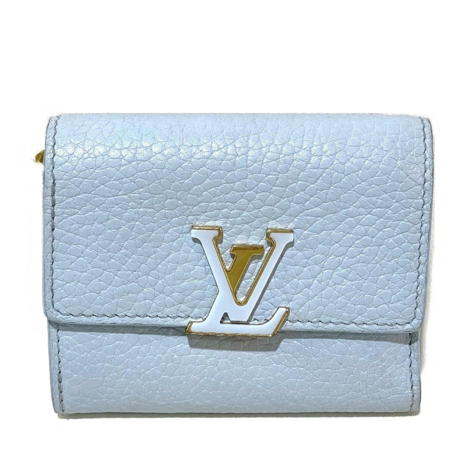 Louis Vuitton Wallet (Tri-Fold) Leather: Louis Vuitton Wallet (Tri-Fold) Leather Tri-fold Leather Wallet with Classic Elegance. This Louis Vuitton M69061 wallet boasts sleek design and functionality, featuring Taurillon leather, snap fastene