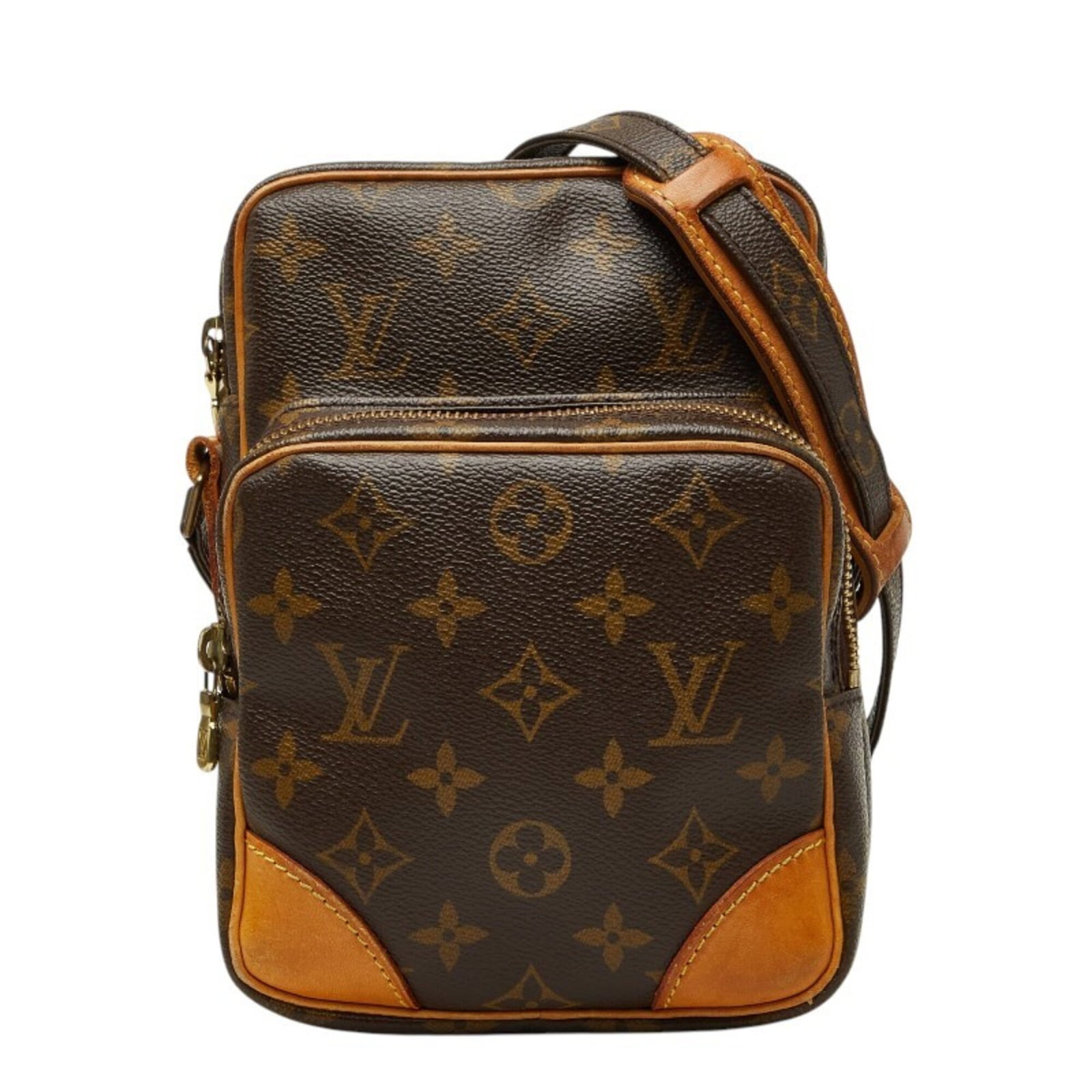 Vuitton Leather PVC Louis Bag Shoulder: Vuitton Leather PVC Louis Bag Shoulder The Vuitton Leather PVC Louis Bag Shoulder boasts a unique blend of materials, combining the durability of PVC with the luxurious feel of leather. Measuring 21cm