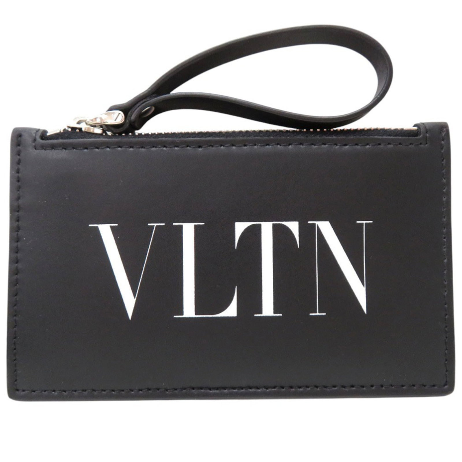 Card case leather from Valentino Garavani: Card case leather from Valentino Garavani Valentino Garavani's card case is crafted from high-quality black leather, measuring 8cm x 13cm. The item comes in a luxurious box and dust bag for added prot