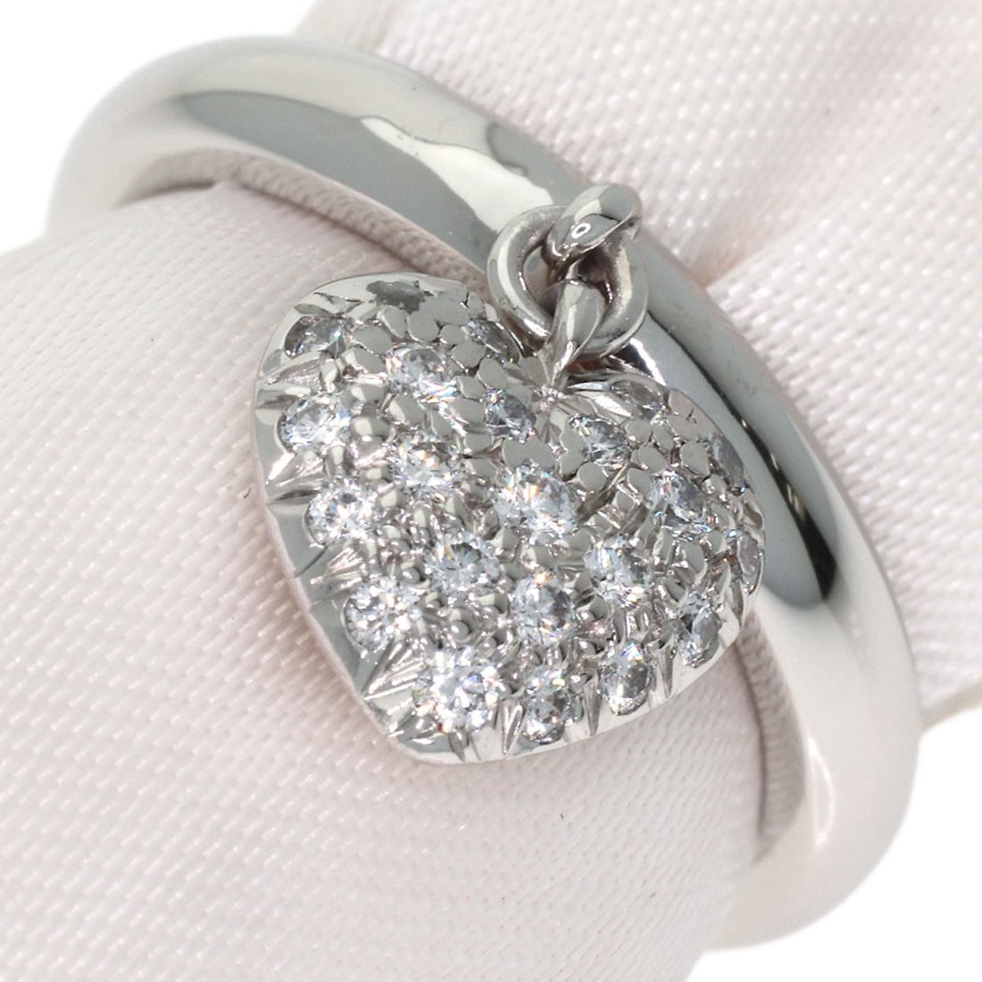 Tiffany&Co. Sentimental Heart Diamond Ring Platinum Pt950: Tiffany&Co. Sentimental Heart Diamond Ring Platinum Pt950 Platinum Pt950 Tiffany&Co. ring features a silver metal exterior with a sentimental heart design, set with a diamond main stone. The ring is c
