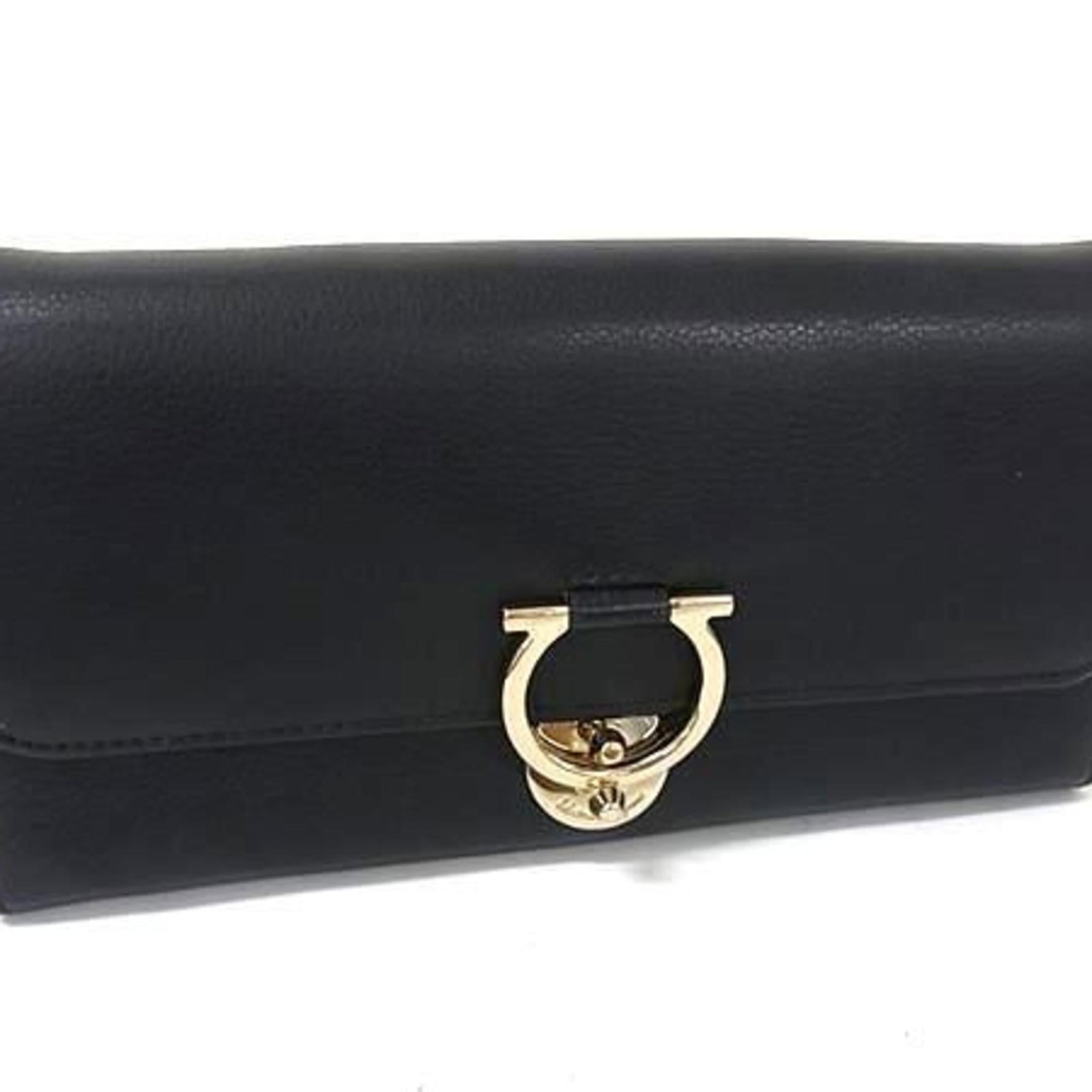 Long wallet leather Tri-Fold Salvatore Ferragamo: Long wallet leather Tri-Fold Salvatore Ferragamo Tri-fold leather wallet from Salvatore Ferragamo, crafted in Italy with black leather and measuring 10cm x 19cm x 2cm. This long wallet features a