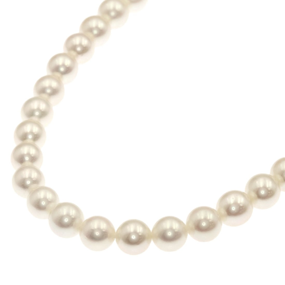 Mikimoto pearl necklace silver: Mikimoto pearl necklace silver Silver Mikimoto pearl necklace with a classic design, featuring high-quality pearls and a sleek silver finish. This 14.1-inch long necklace showcases the beauty of Mikim