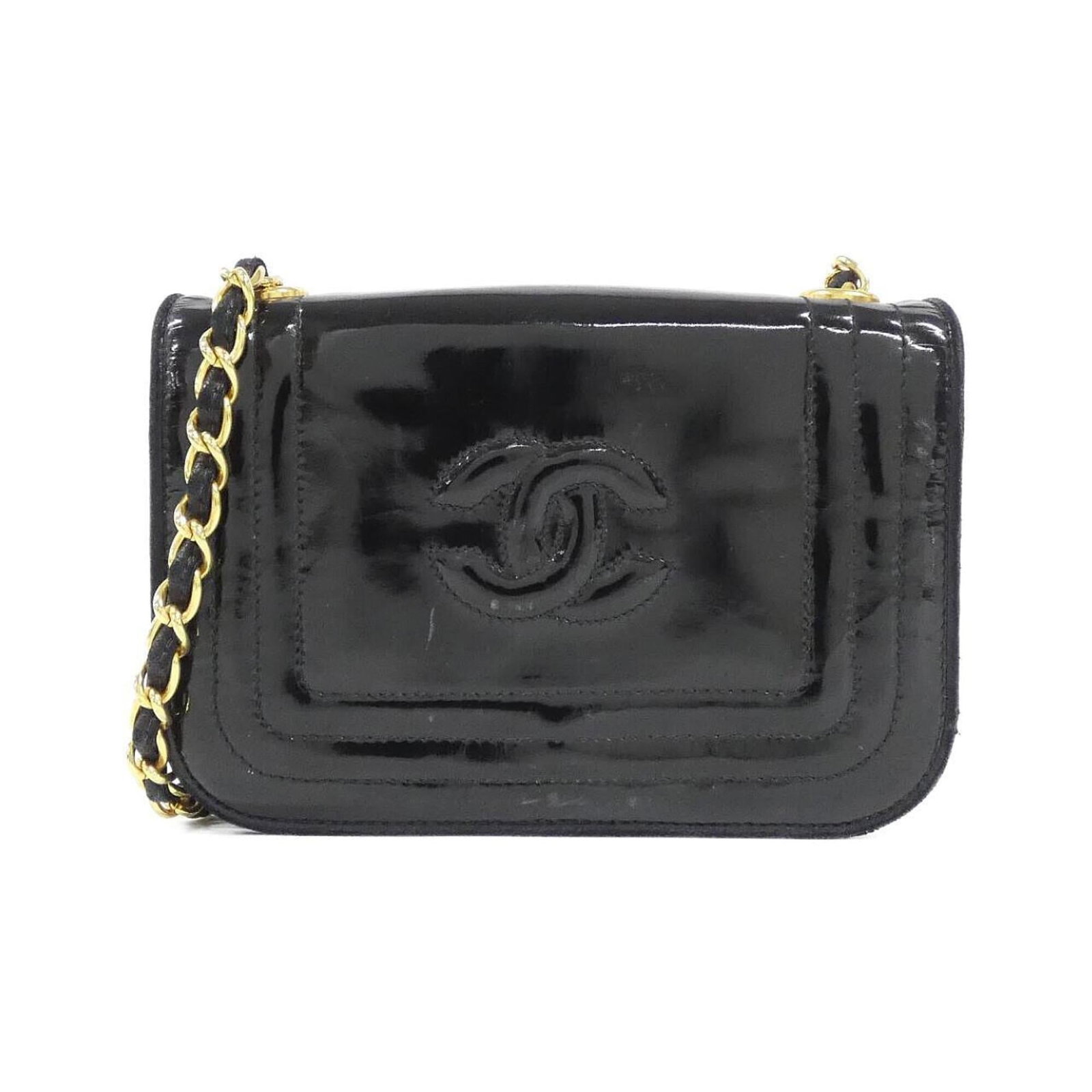 Shoulder Bag by Chanel: Shoulder Bag by Chanel Black gold hardware adds a touch of luxury to this sleek Chanel shoulder bag, measuring 11.5cm x 17cm x 4cm in size. The classic design features a timeless black color that comp