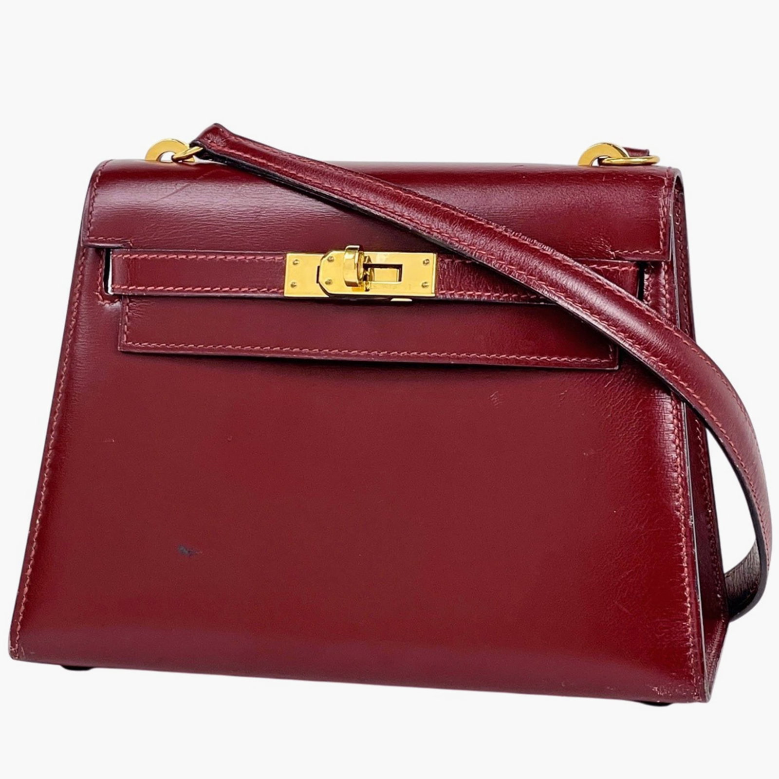 Calf Leather Hermes Shoulder Bag Box: Calf Leather Hermes Shoulder Bag Box Box calf leather construction gives this Hermes shoulder bag its distinctive look and feel. The red color adds a pop of boldness to the classic design, making it a
