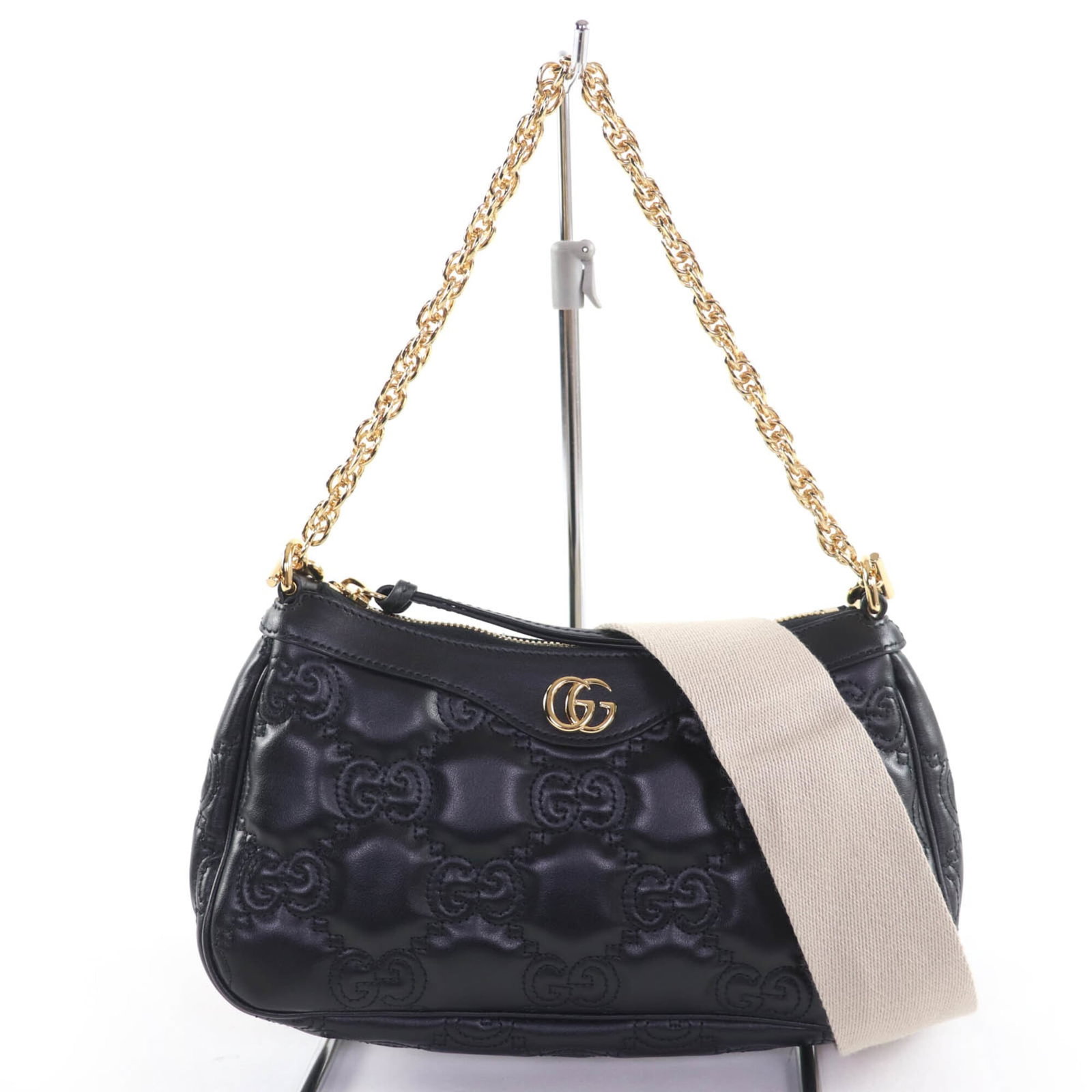 Handbag Leather Gucci Bag Shoulder: Handbag Leather Gucci Bag Shoulder Black leather Gucci shoulder bag with zipper closure, measuring 13cm x 24cm x 5.5cm and featuring a 40cm handle and 108cm strap length. This stylish bag is made