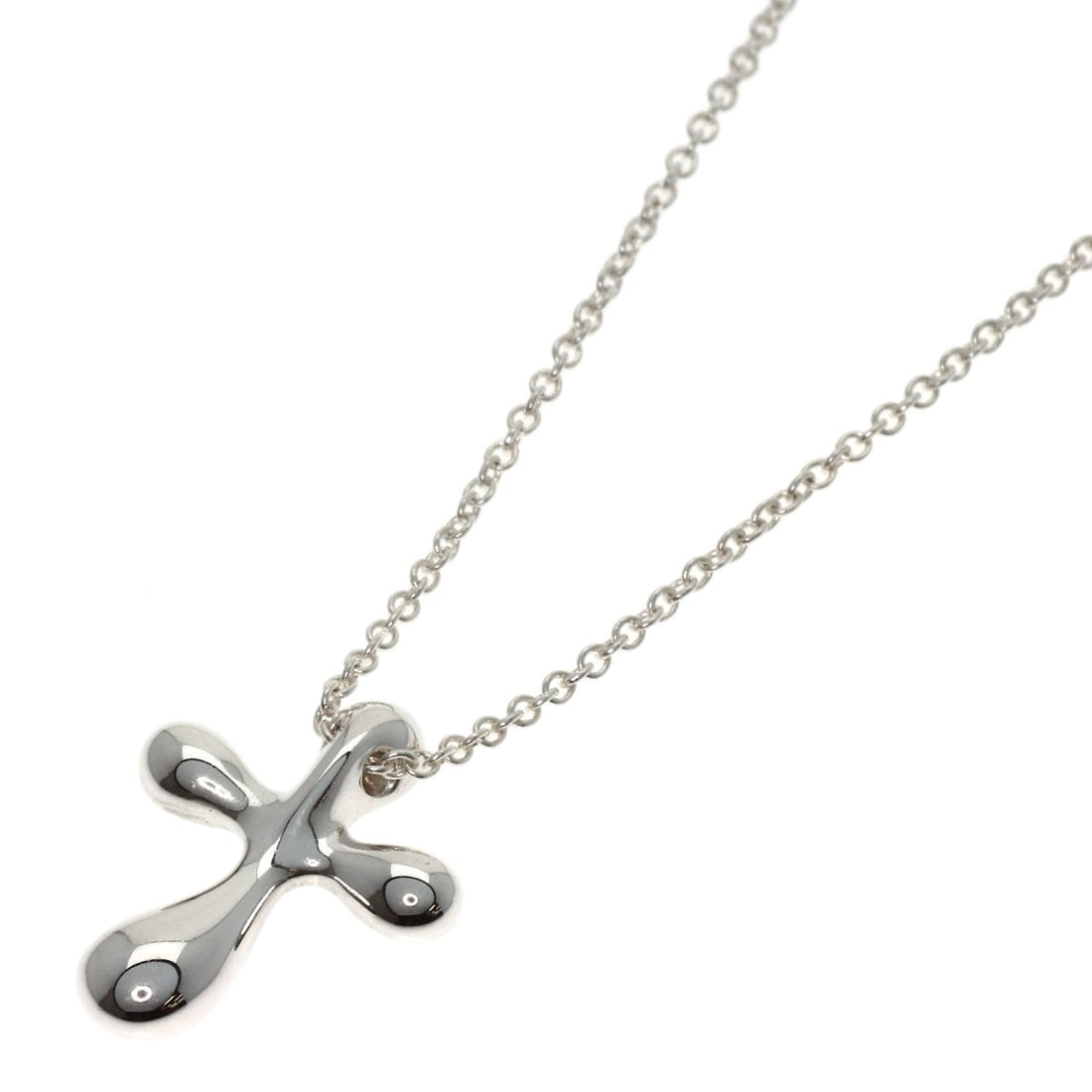 Tiffany&Co Small Cross Necklace Silver: Tiffany&Co Small Cross Necklace Silver Silver Tiffany&Co. necklace with a small cross design, featuring the iconic brand's signature style and quality craftsmanship. This elegant piece measures 15.7 i
