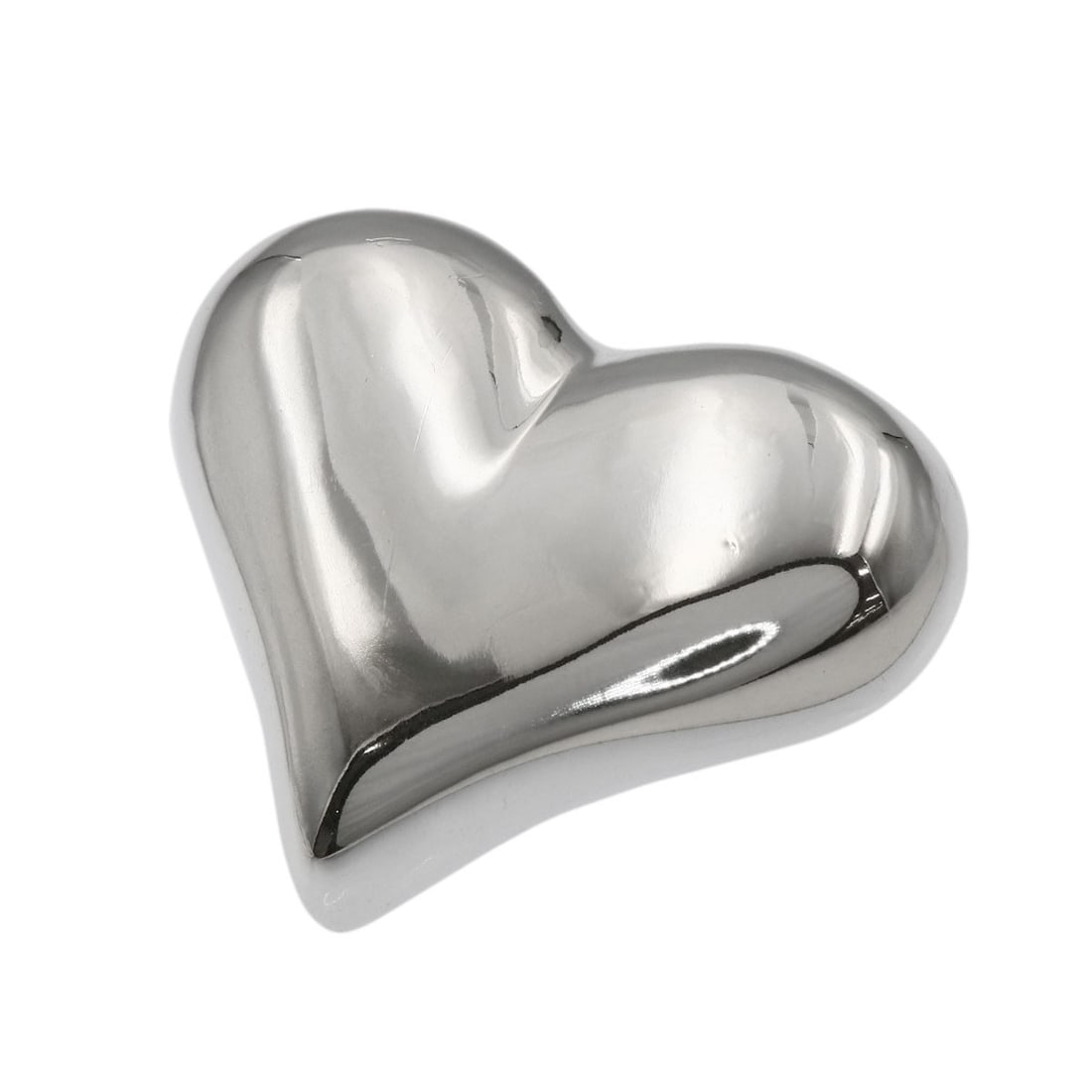 Silver heart brooch by Tiffany Co.: Silver heart brooch by Tiffany Co. Silver heart brooch by Tiffany Co. stands out with its elegant design and premium silver material, showcasing the brand's signature style. This beautiful piece featu