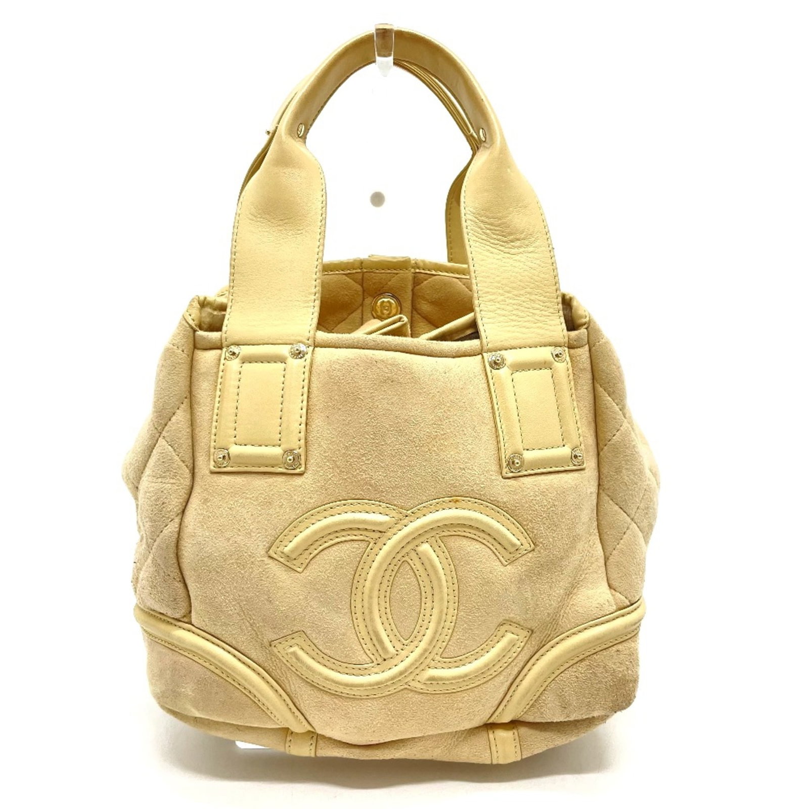 Handbag Chanel Other: Handbag Chanel Other This stunning Chanel handbag boasts a timeless beige hue and measures 19cm x24cm x16cm, making it the perfect size for everyday use. The bag's classic design and elegant shape are