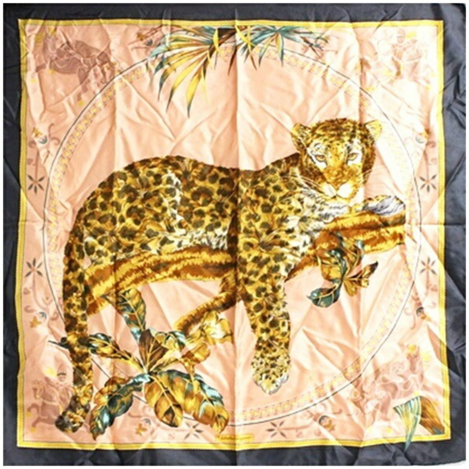 Silk scarf Salvatore Ferragamo: Silk scarf Salvatore Ferragamo Silk scarf from Salvatore Ferragamo, featuring a sophisticated gray and pink color combination. Made from high-quality silk, the scarf measures 88cm x 86cm, providing a